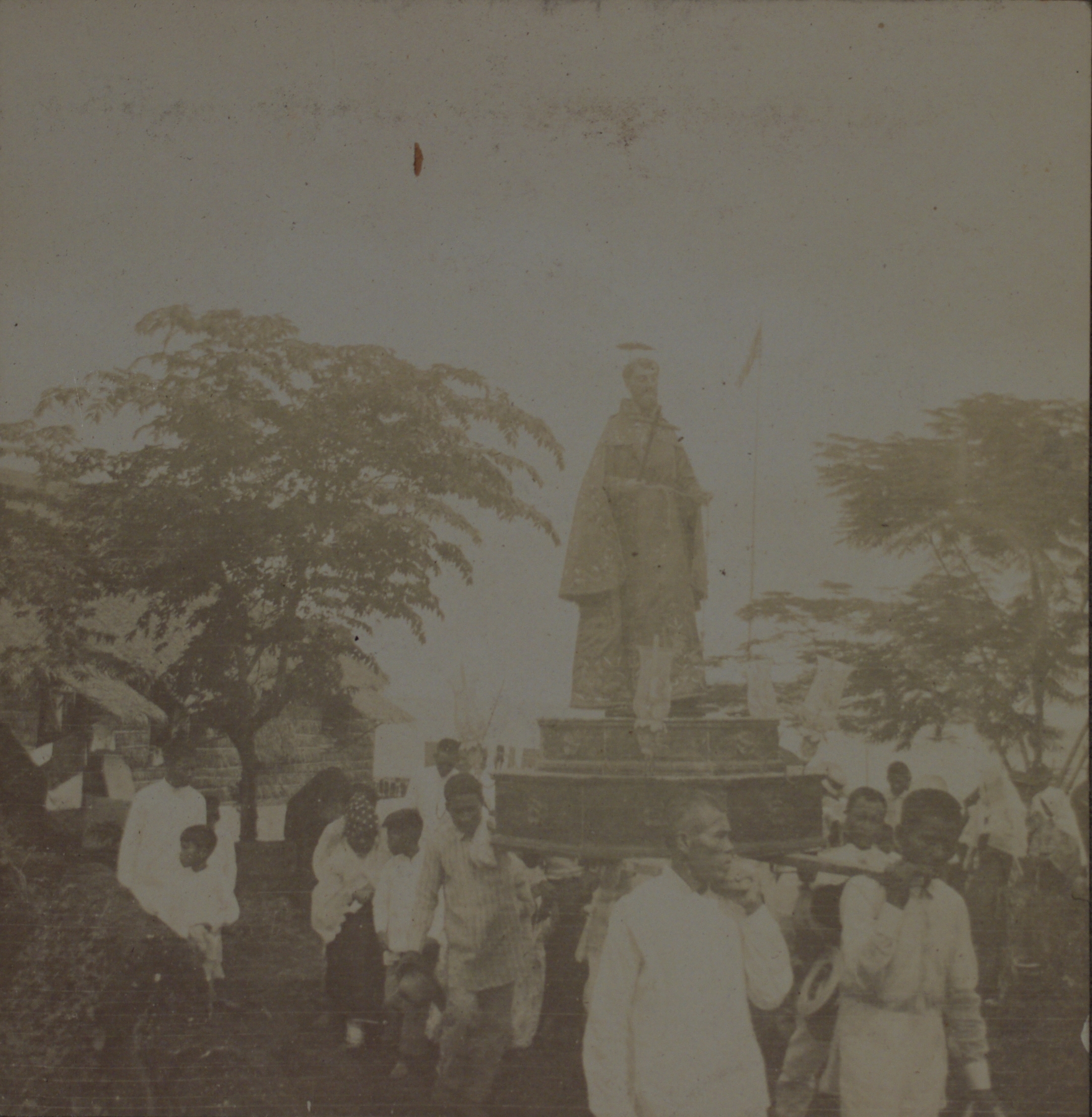 Imus [Statue carried in religious procession].