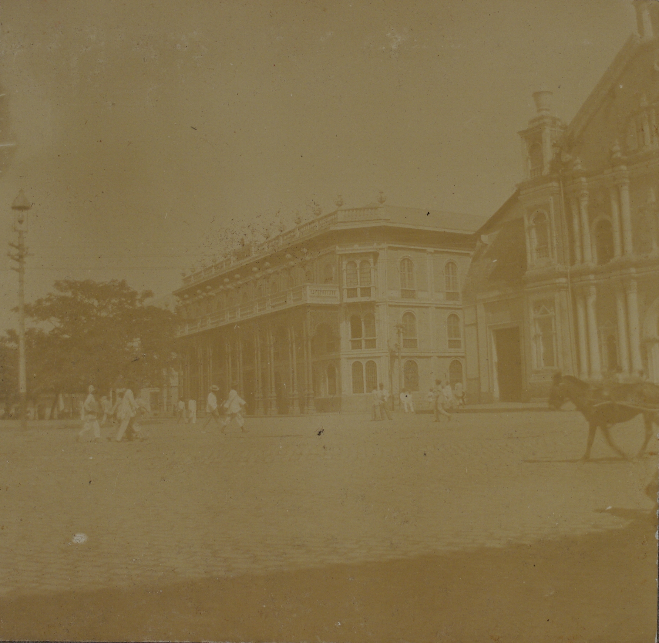 [Untitled – La Insular Cigar & Cigarette Factory and Binondo Church].