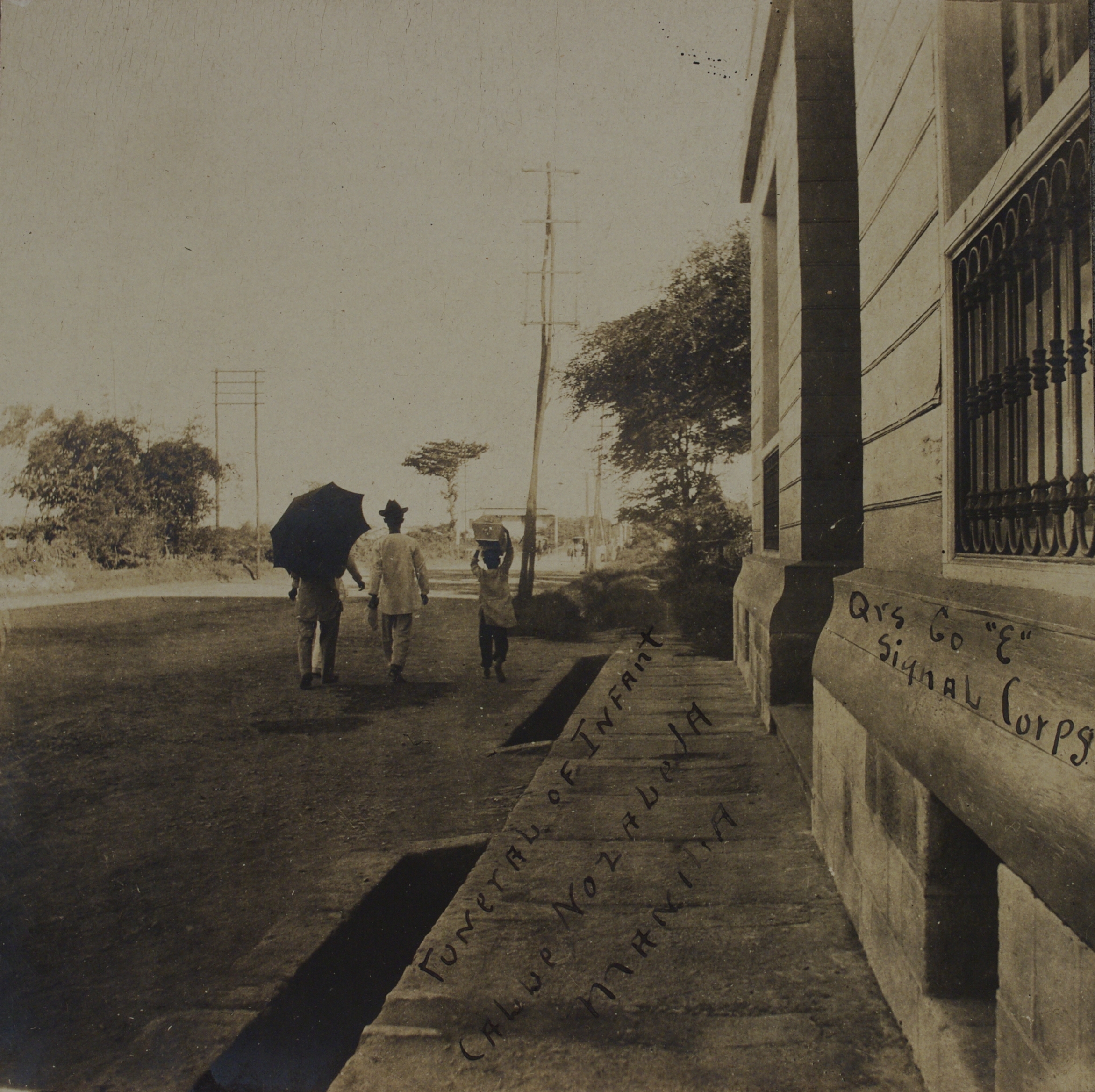 Funeral of infant, Calle Nozaleda, Manila. [Building on right:] Qrs. Co. [Quarters, Comapny] “E,” Signal Corps.