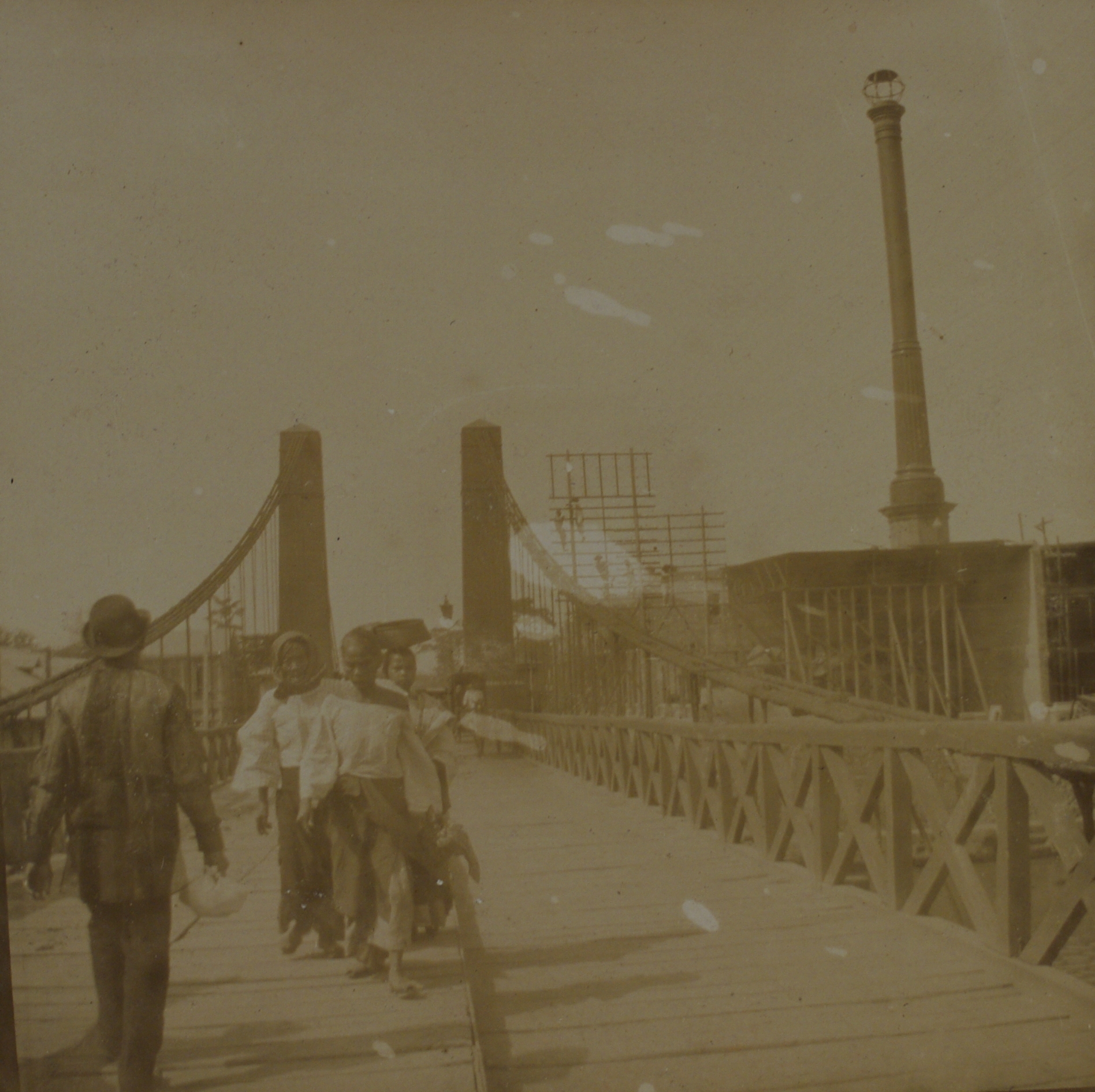 [Untitled – Puente Colgante suspension bridge and Insular Ice plant, Manila].