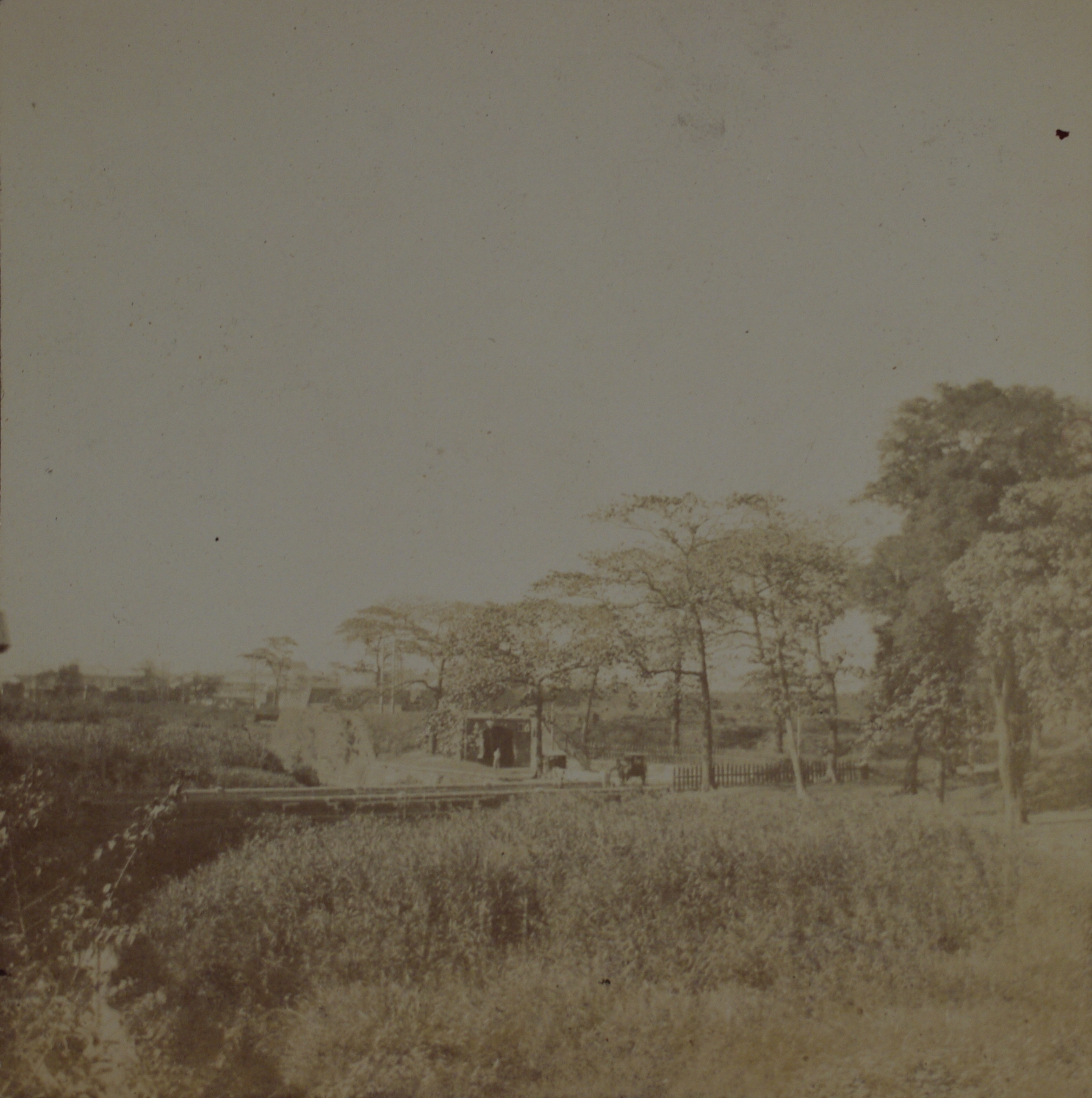 [Untitled – Intramuros gate].