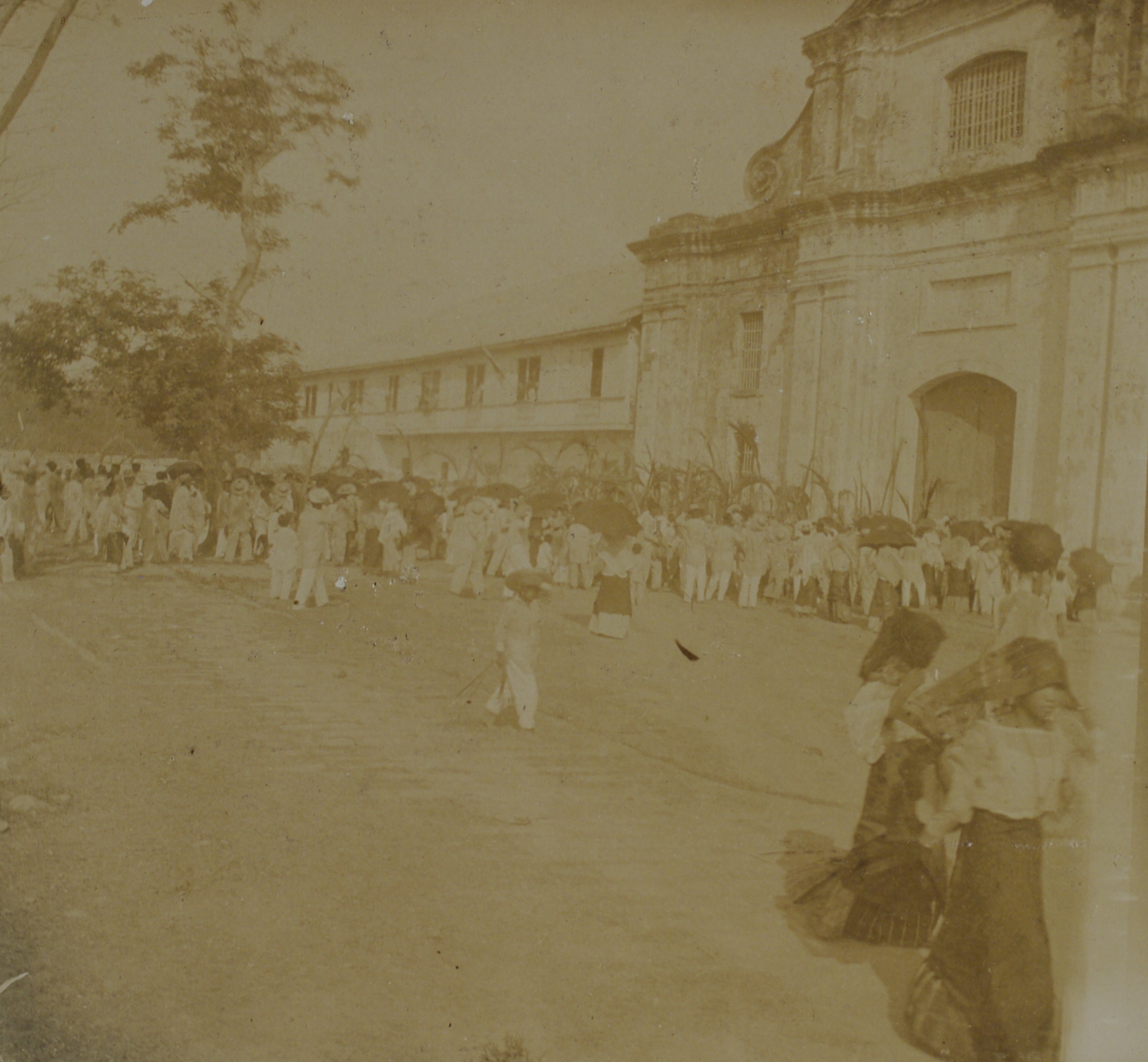 [Untitled – Crowd outside Imus Cathedral].