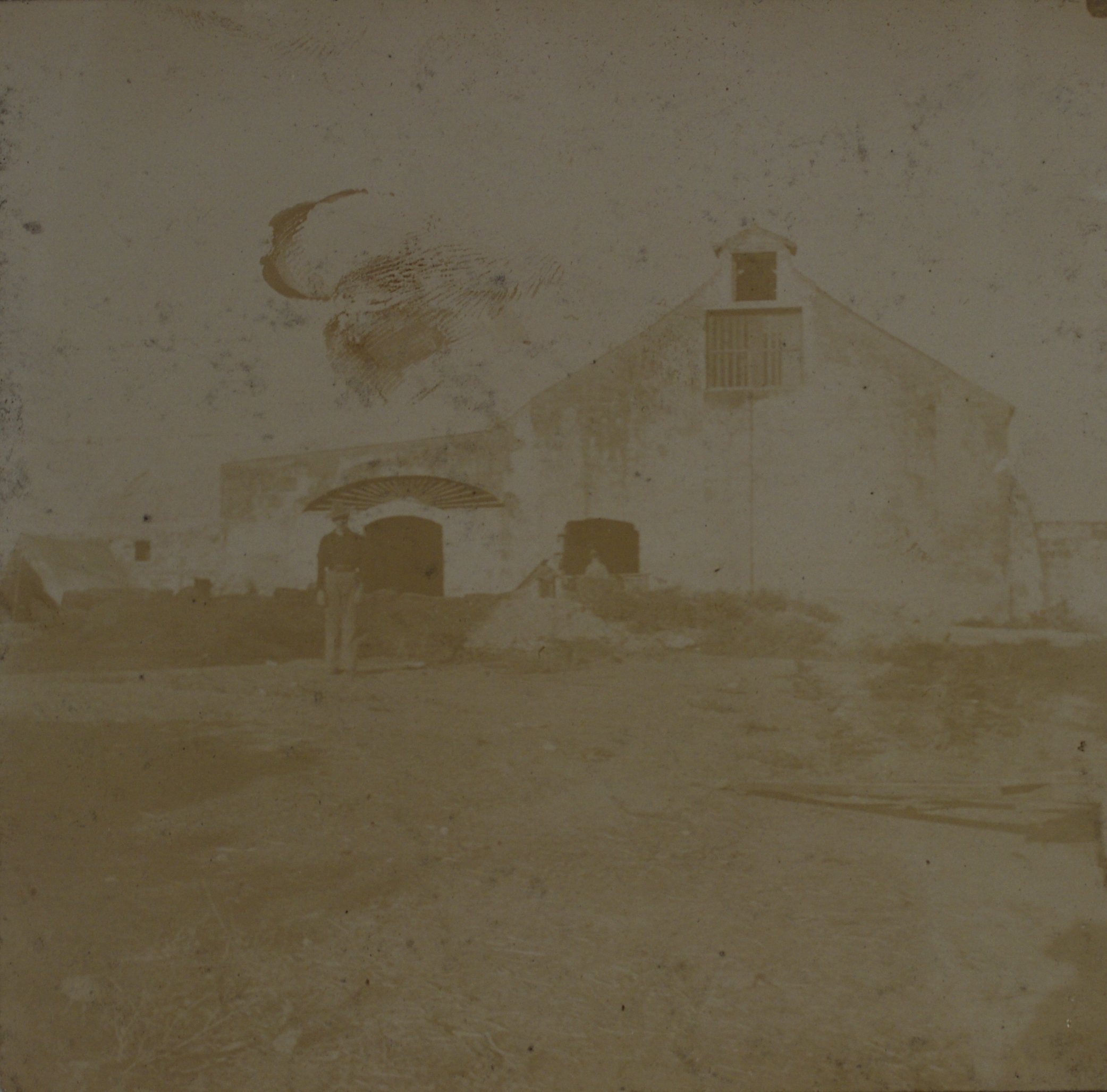 [Untitled – American poses outside a barn or factory – with abaca fibers?].
