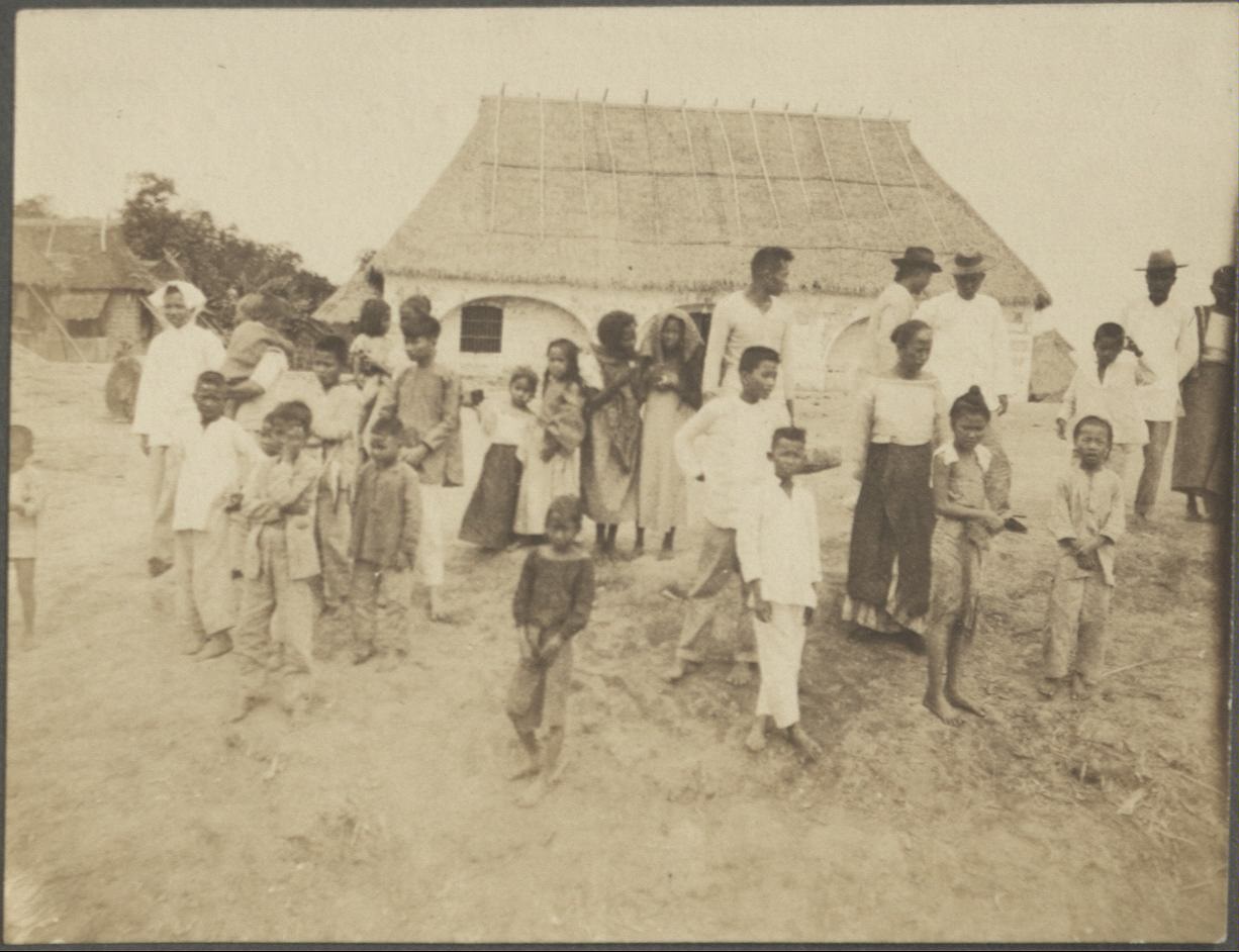 [Untitled – Filipinos gathered on a riverbank].