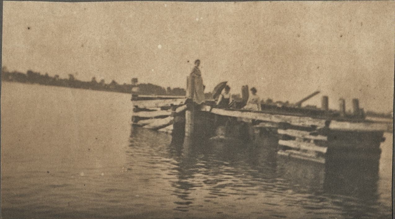 [Untitled – Passengers on a pier].