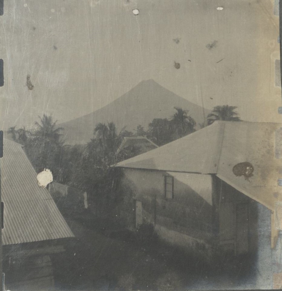 Legaspi scene – Mayon in the distance.