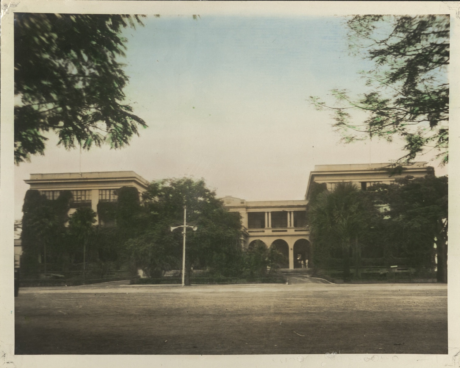 [Untitled – Army and Navy club, front view as seen from Burnham Green].