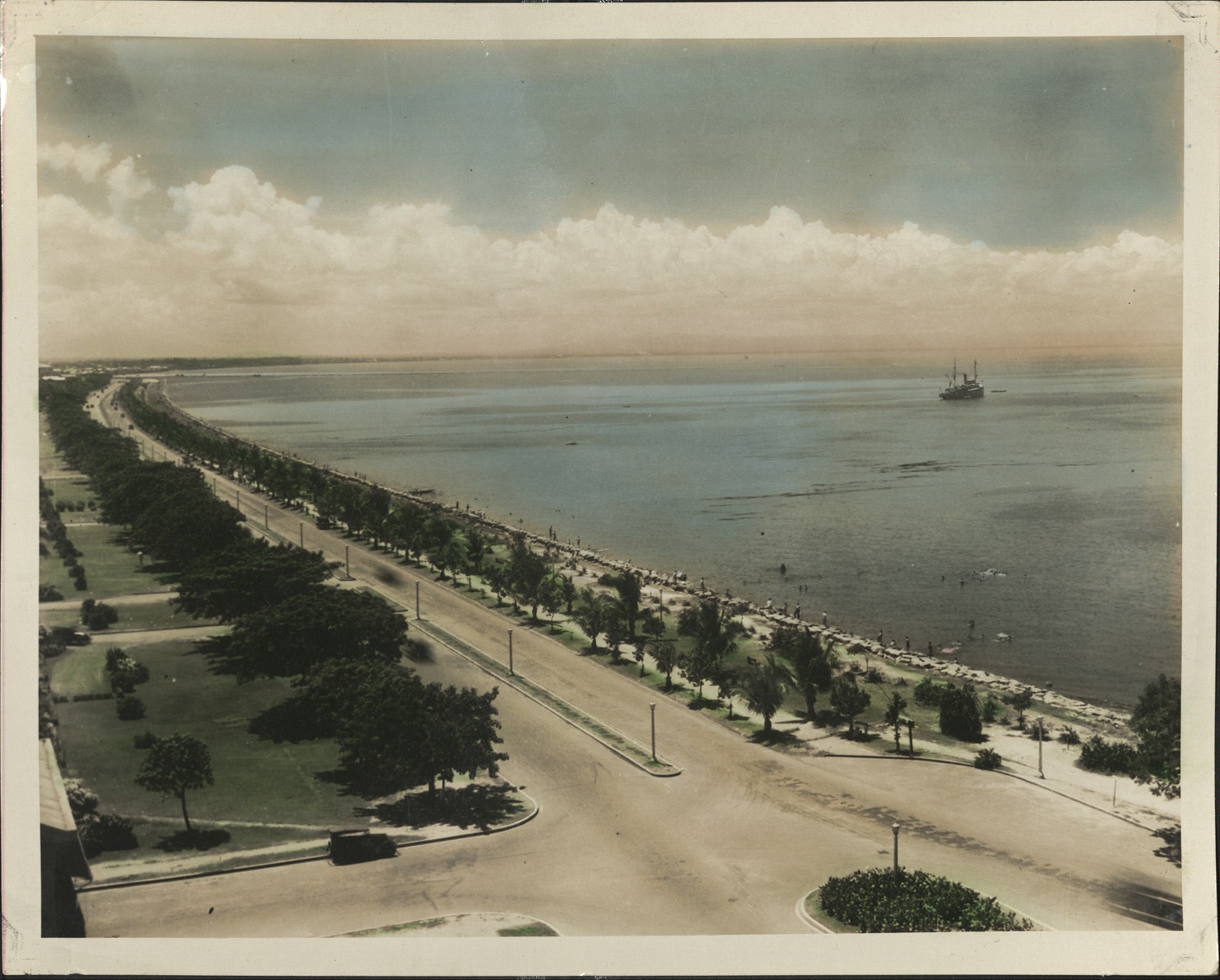 [Untitled – Dewey Boulevard and Manila Bay, looking south].