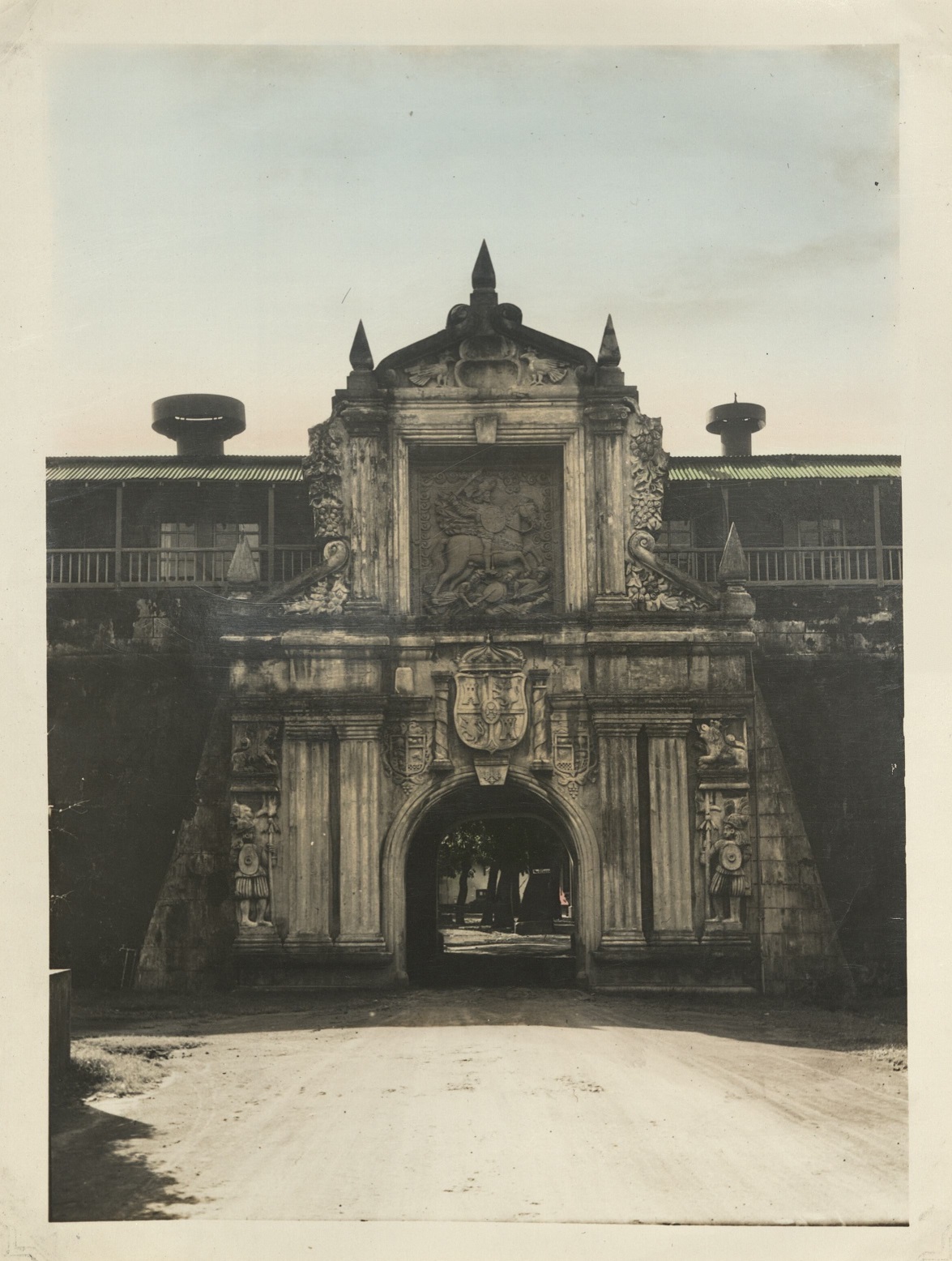 [Untitled ï¿½ Gate at Fort Santiago, Intramuros].