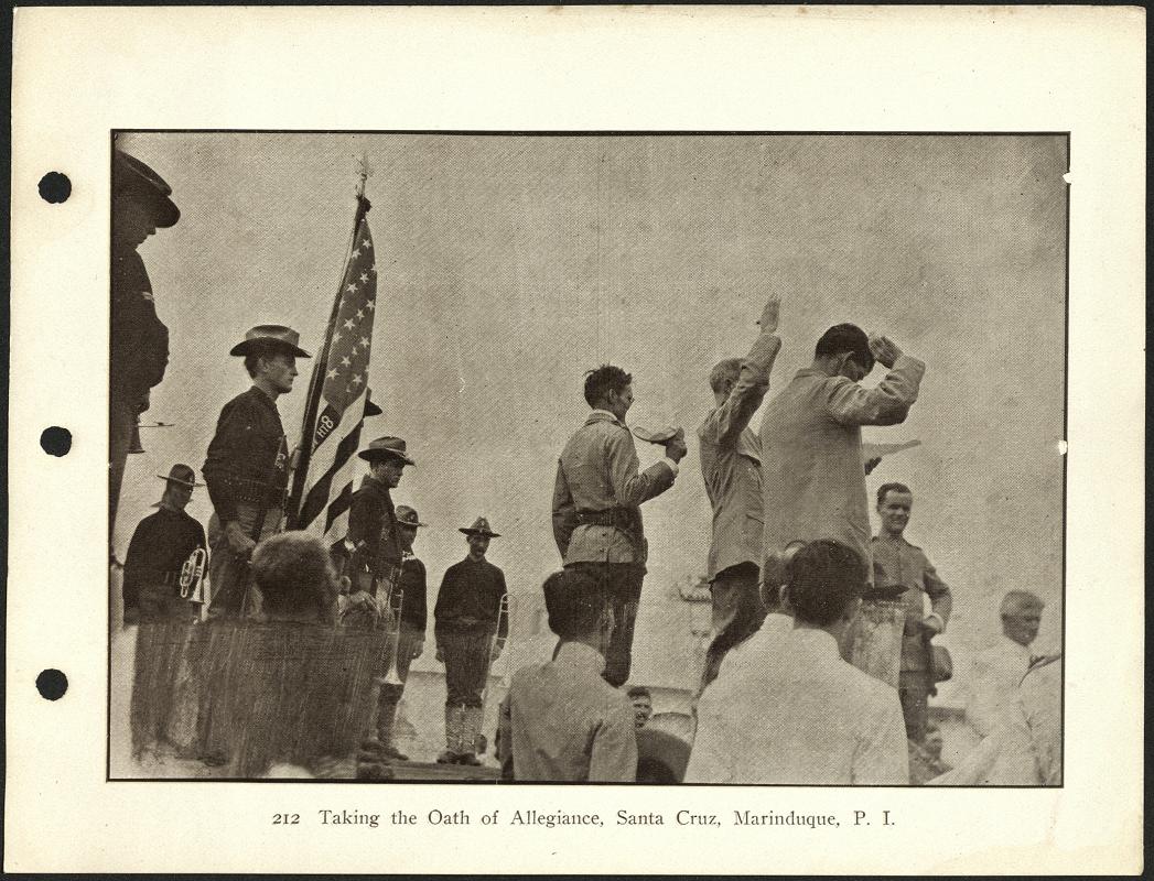 212. Taking the oath of allegiance, Santa Cruz, Marinduque, P. I.