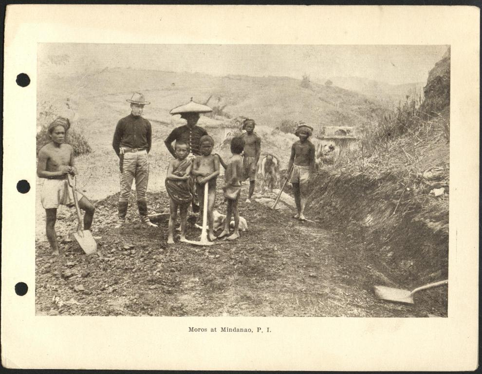 Moros at Mindanao, P. I. [Agus River]