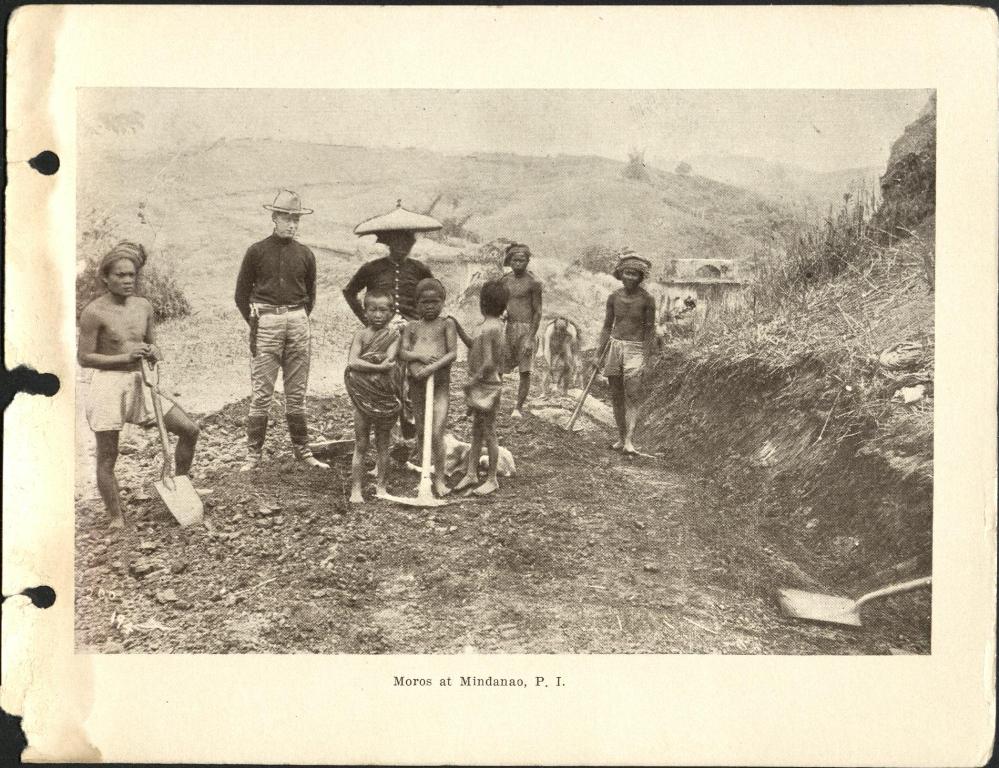 Moros at Mindanao, P. I. [Agus River]