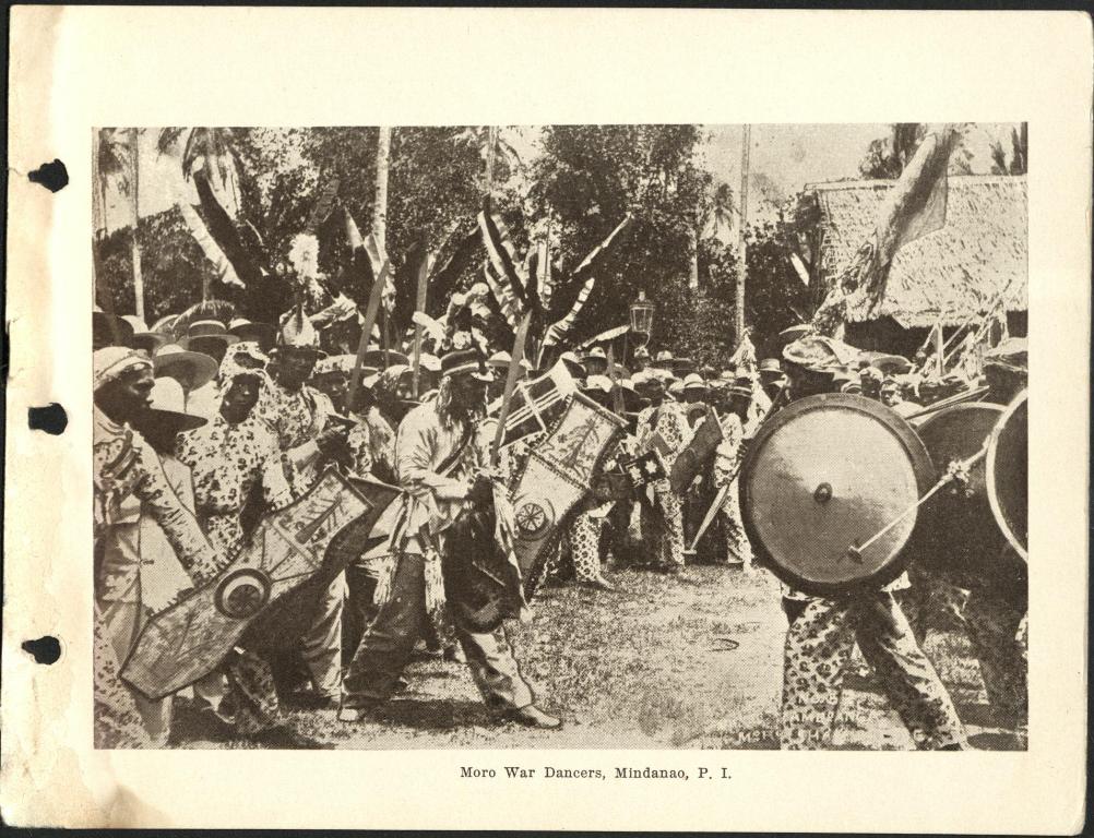 Moro war dancers, Mindanao, P. I.