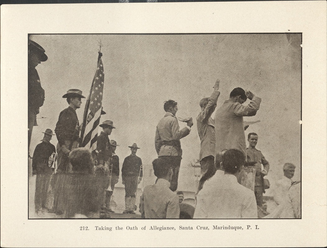 212. Taking the oath of allegiance, Santa Cruz, Marinduque, P. I.