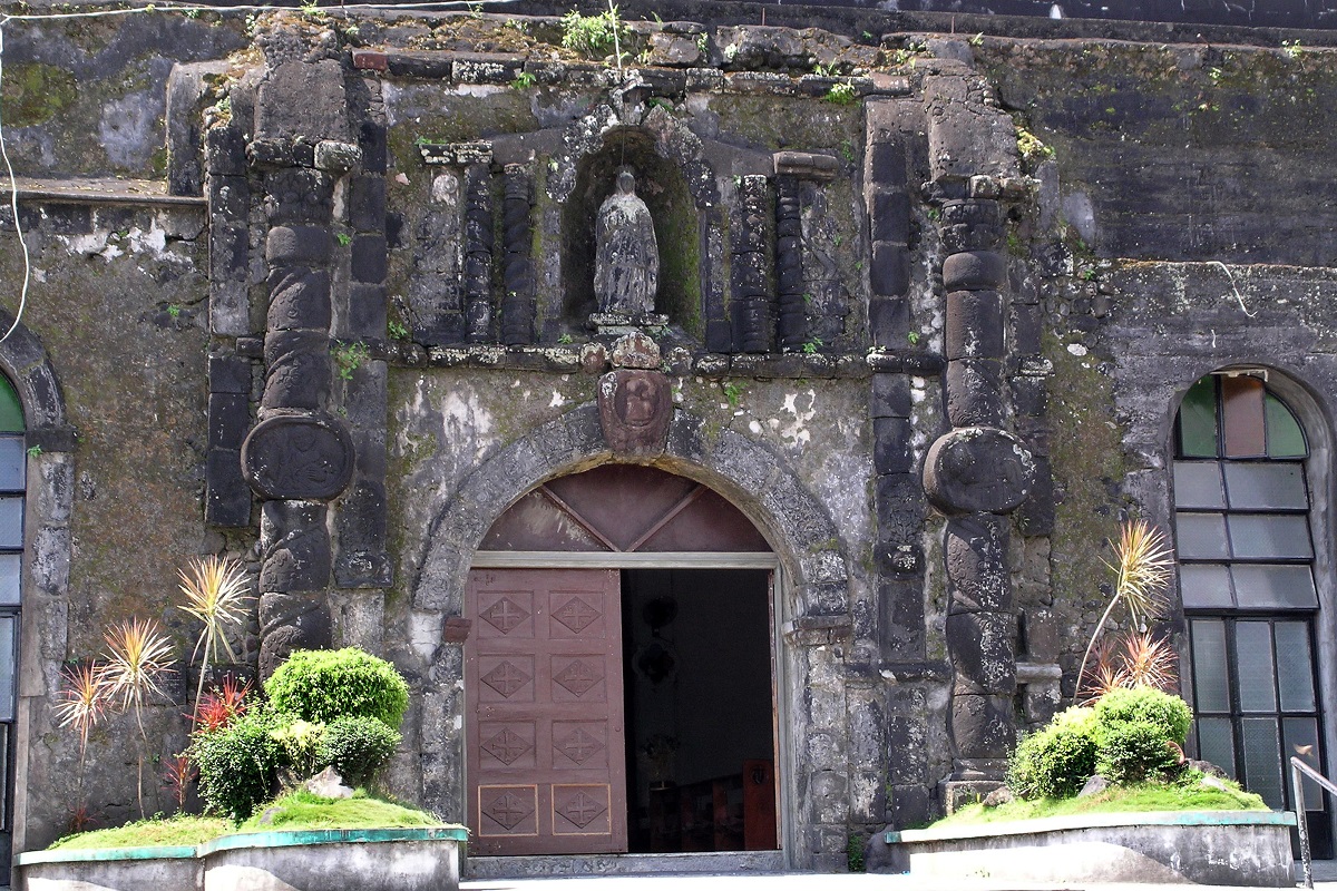 Daraga Church, Albay Province – door.