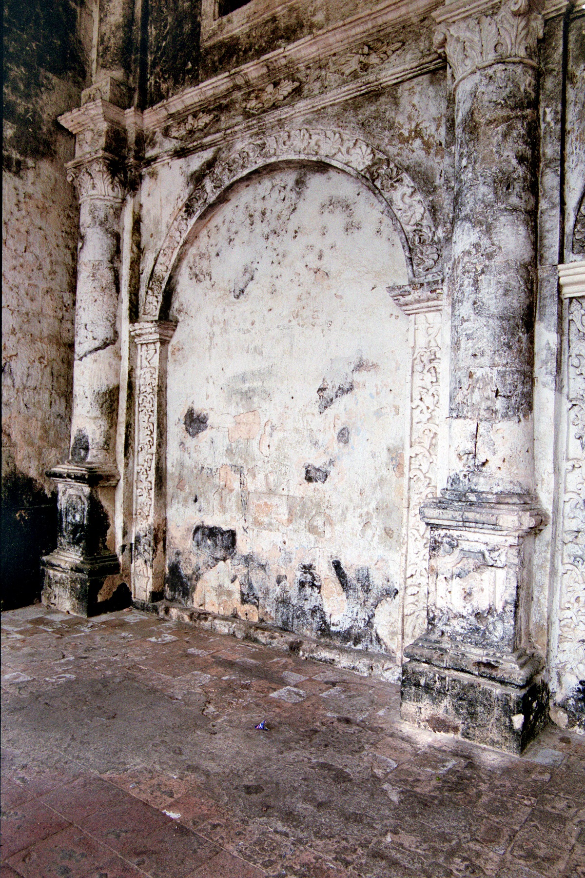 Sto. Niï¿½o Parish Church, Cortes, Bohol – stone carving.
