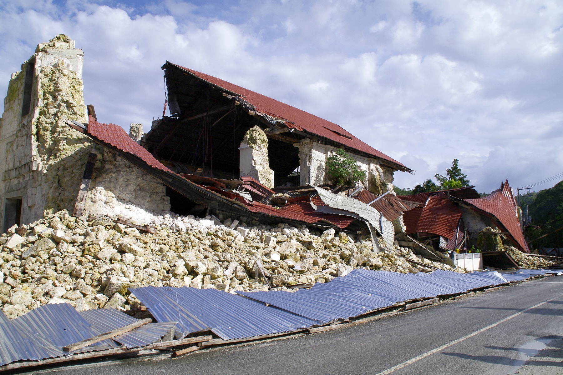 Loboc Church, Bohol – earthquake damage.
