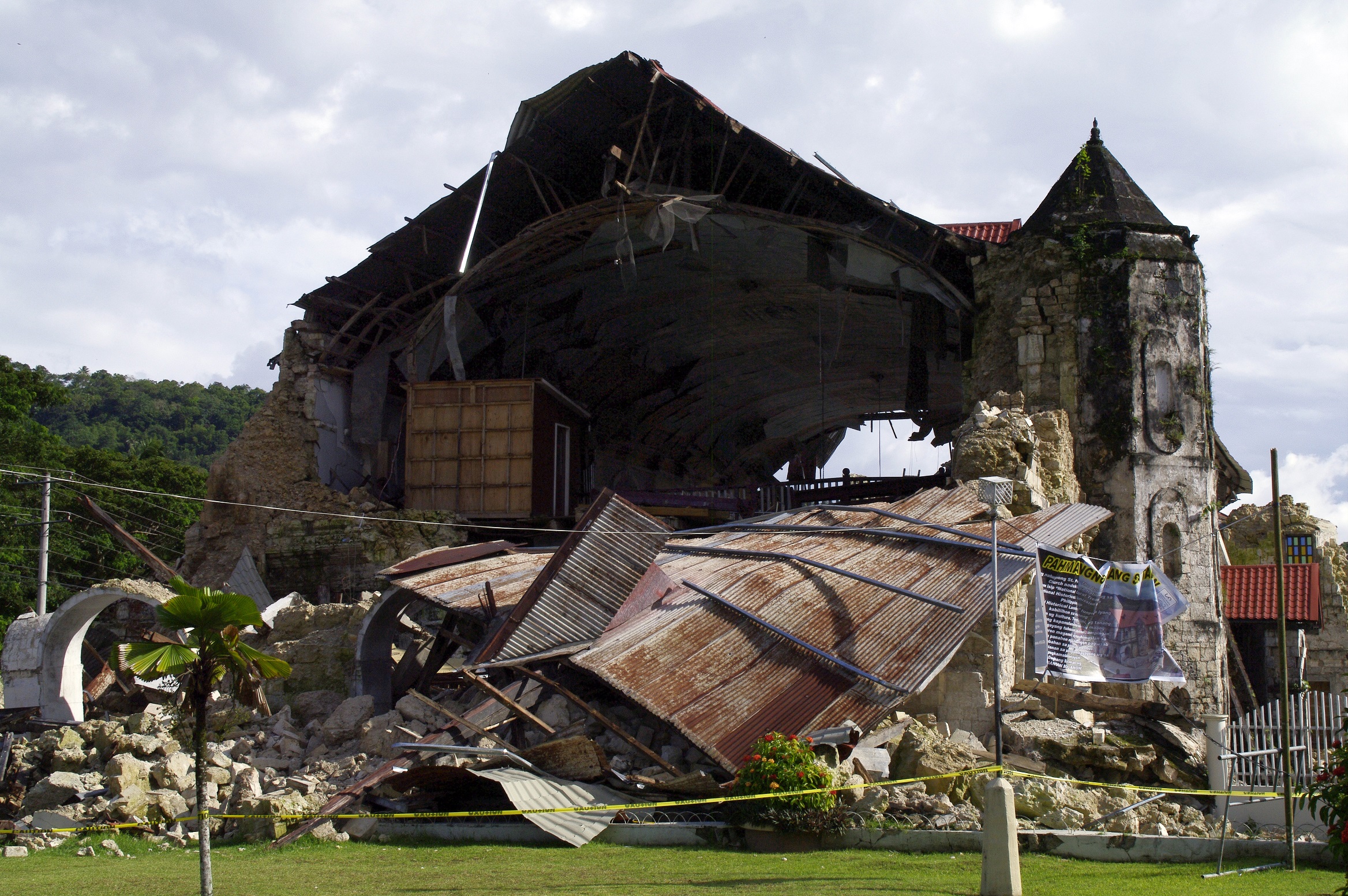 Loboc Church, Bohol – earthquake damage.