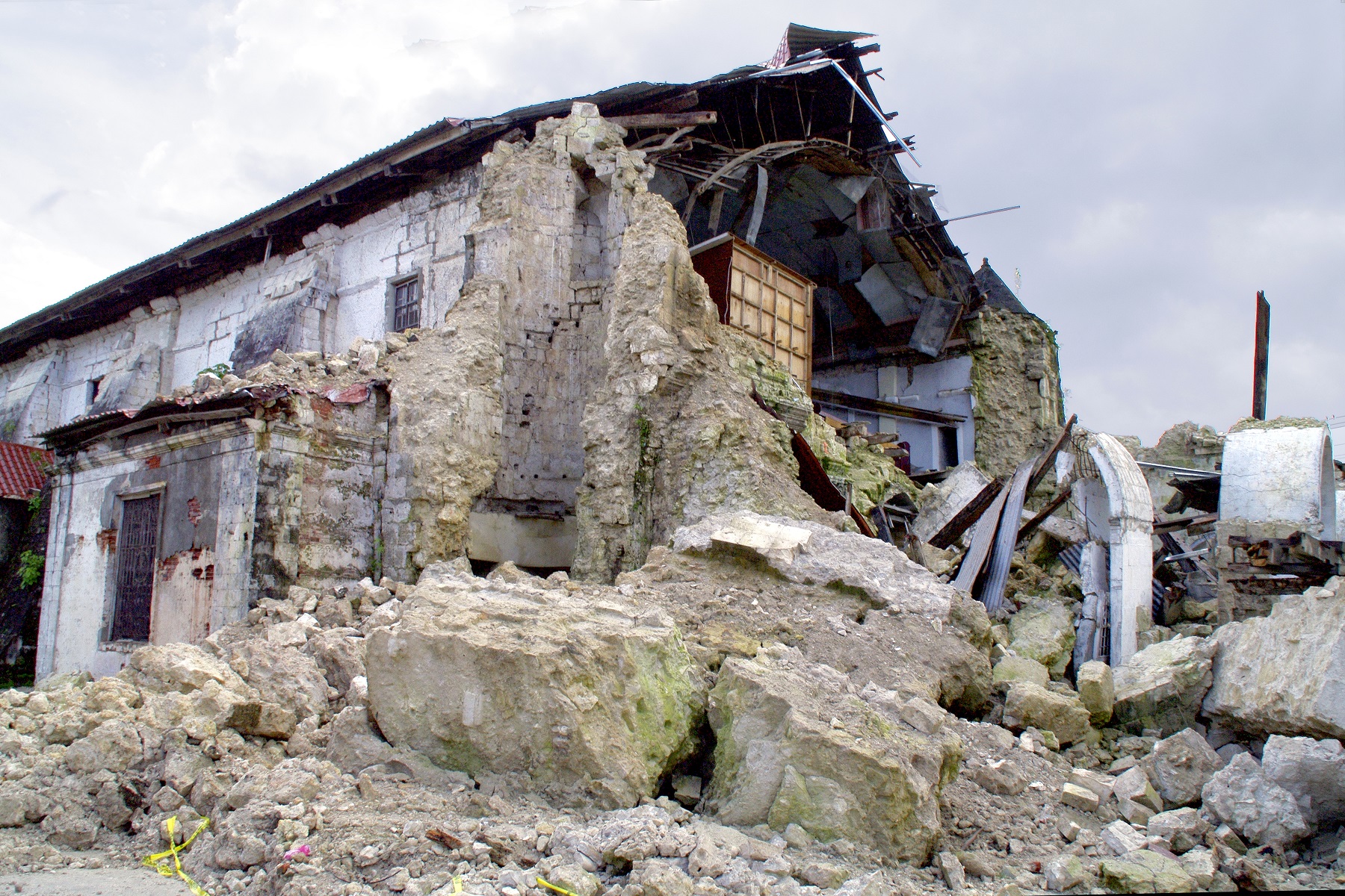 Loboc Church, Bohol – earthquake damage.