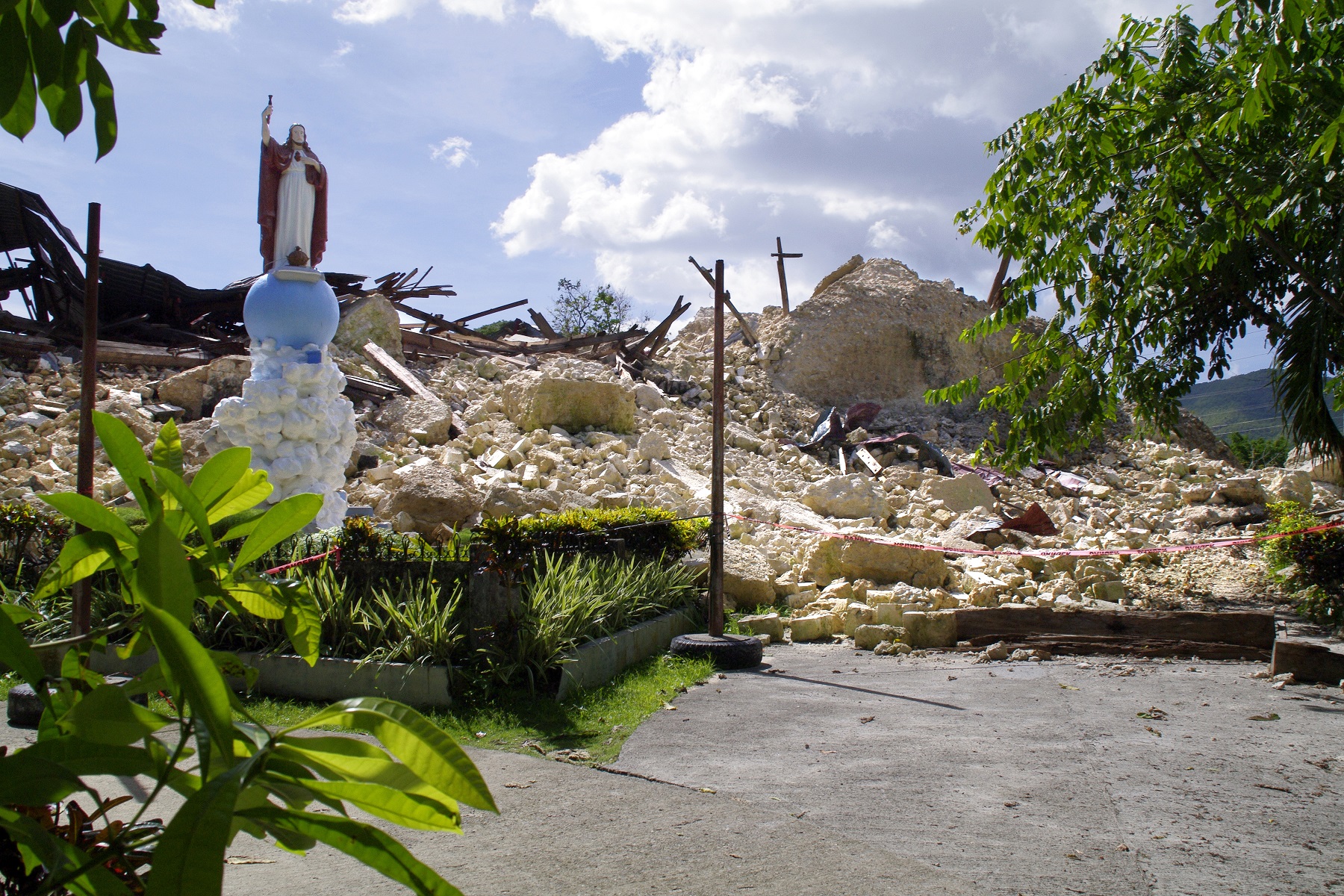 Maribojoc Church, Bohol – earthquake destruction.