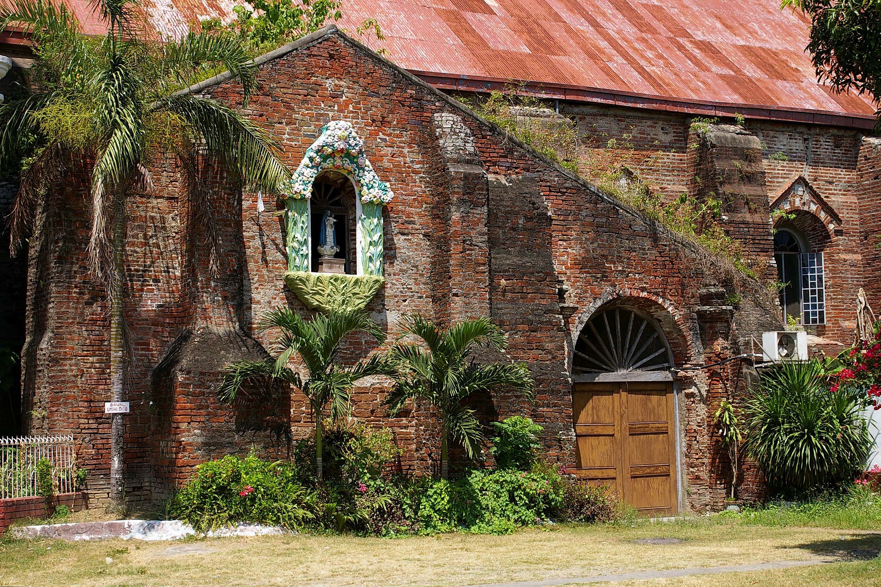 Tuguegarao Cathedral, Cagayan – side view.