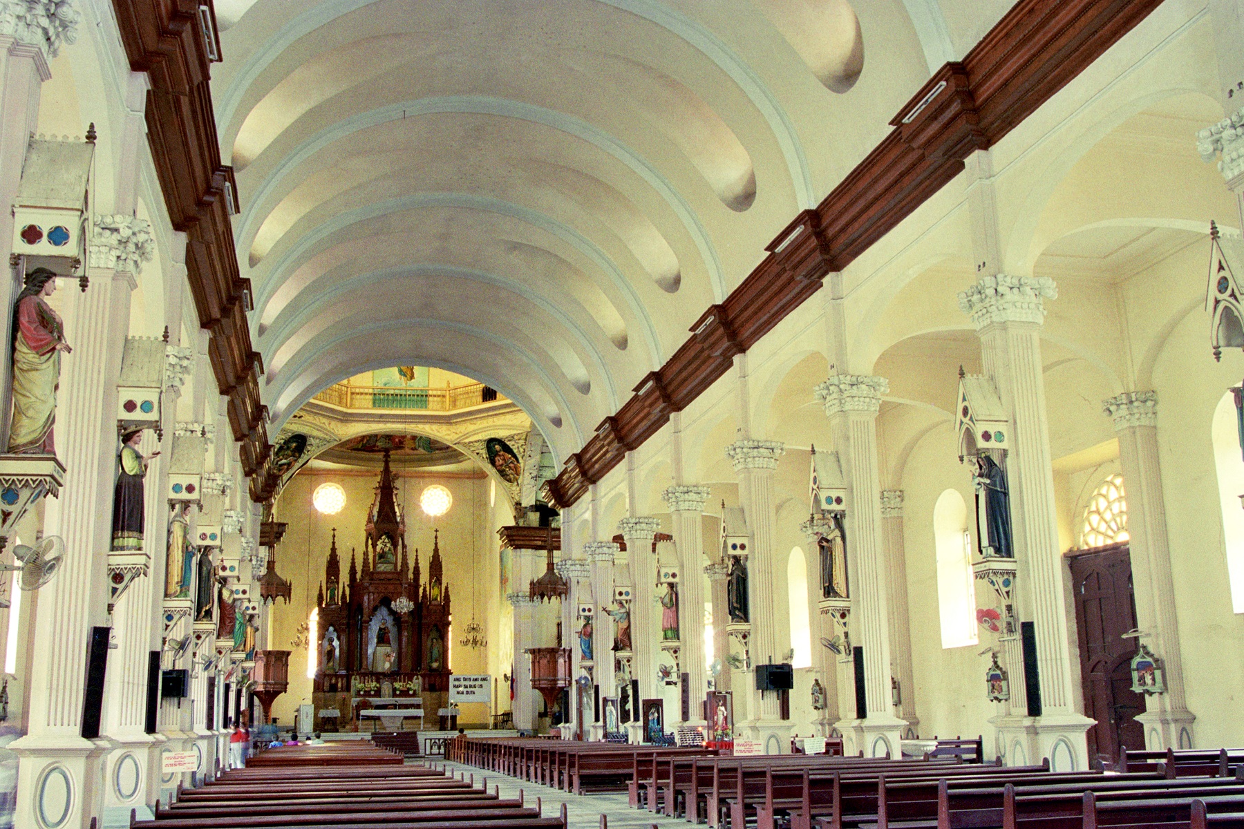 Molo Church, Iloilo, Panay Island – interior view.