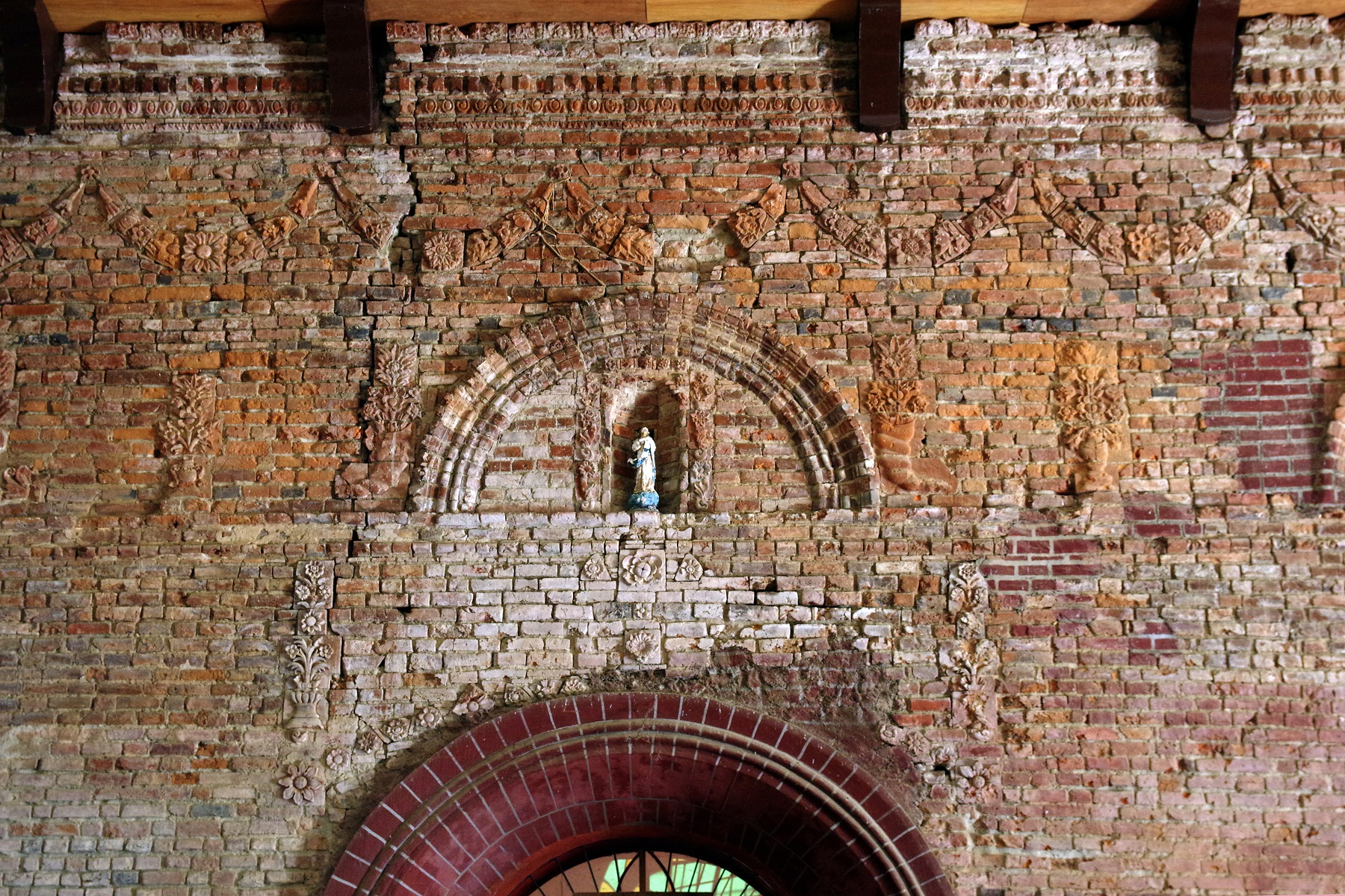 Tumauini Church, Tumauini, Isabela – interior detail view.