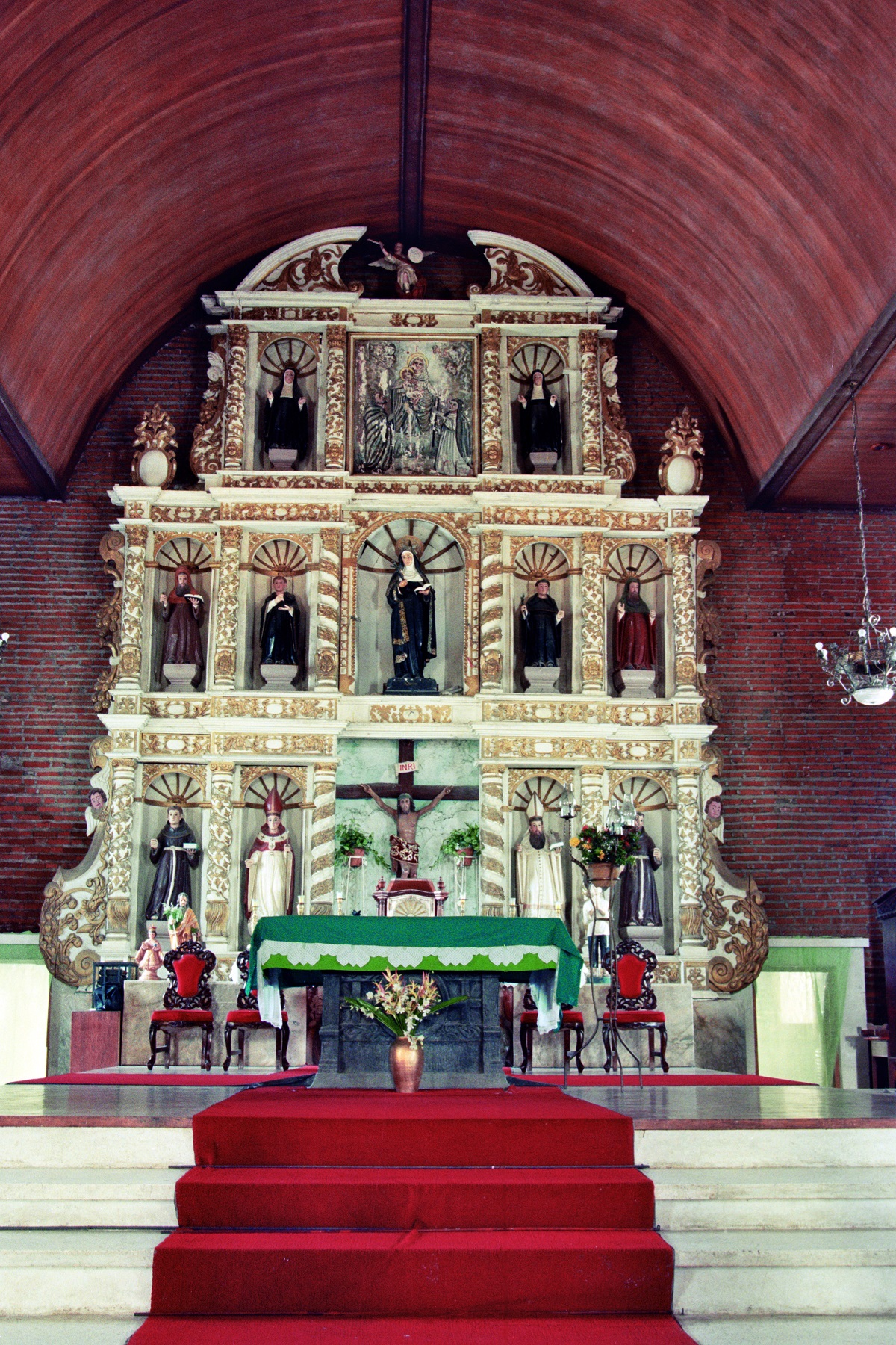 Minalin Church, Minalin, Pampanga Province – altar.