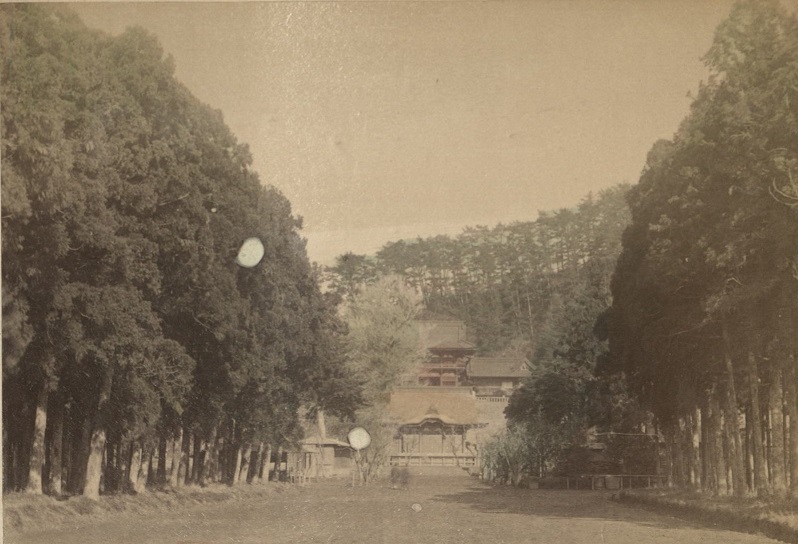 [Untitled – Japanese shrine].