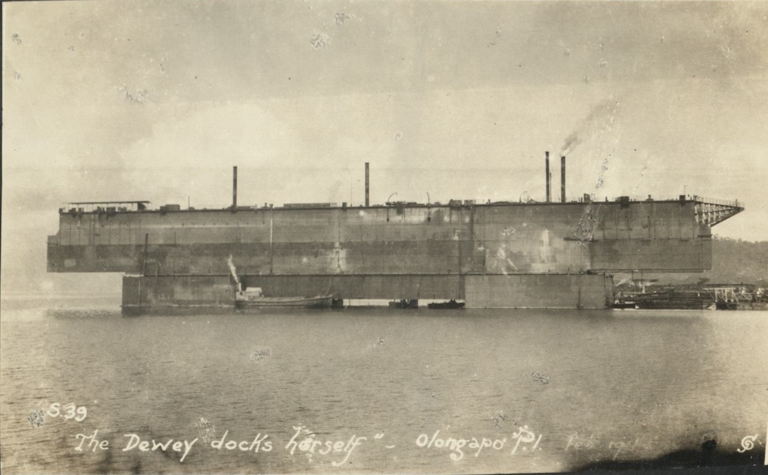S.39 – The Dewey docks herself – Olongapo, P. I. (Feb. 1911).
