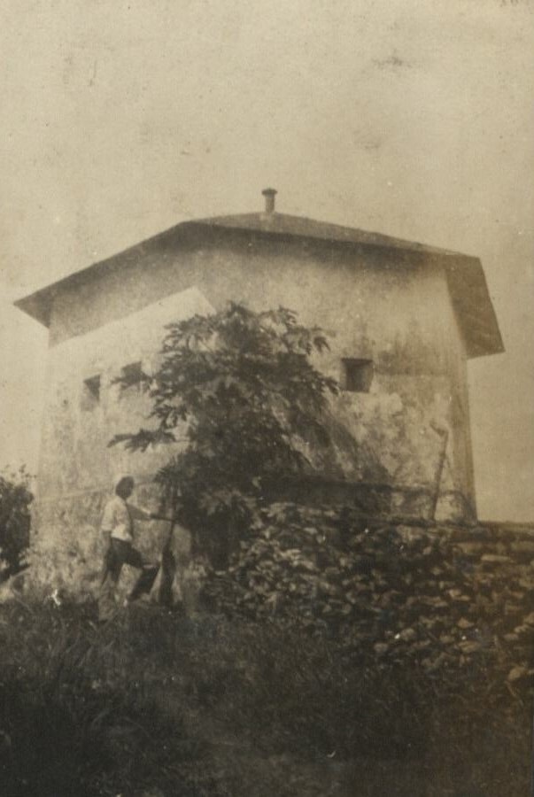[Untitled – Blockhouse].