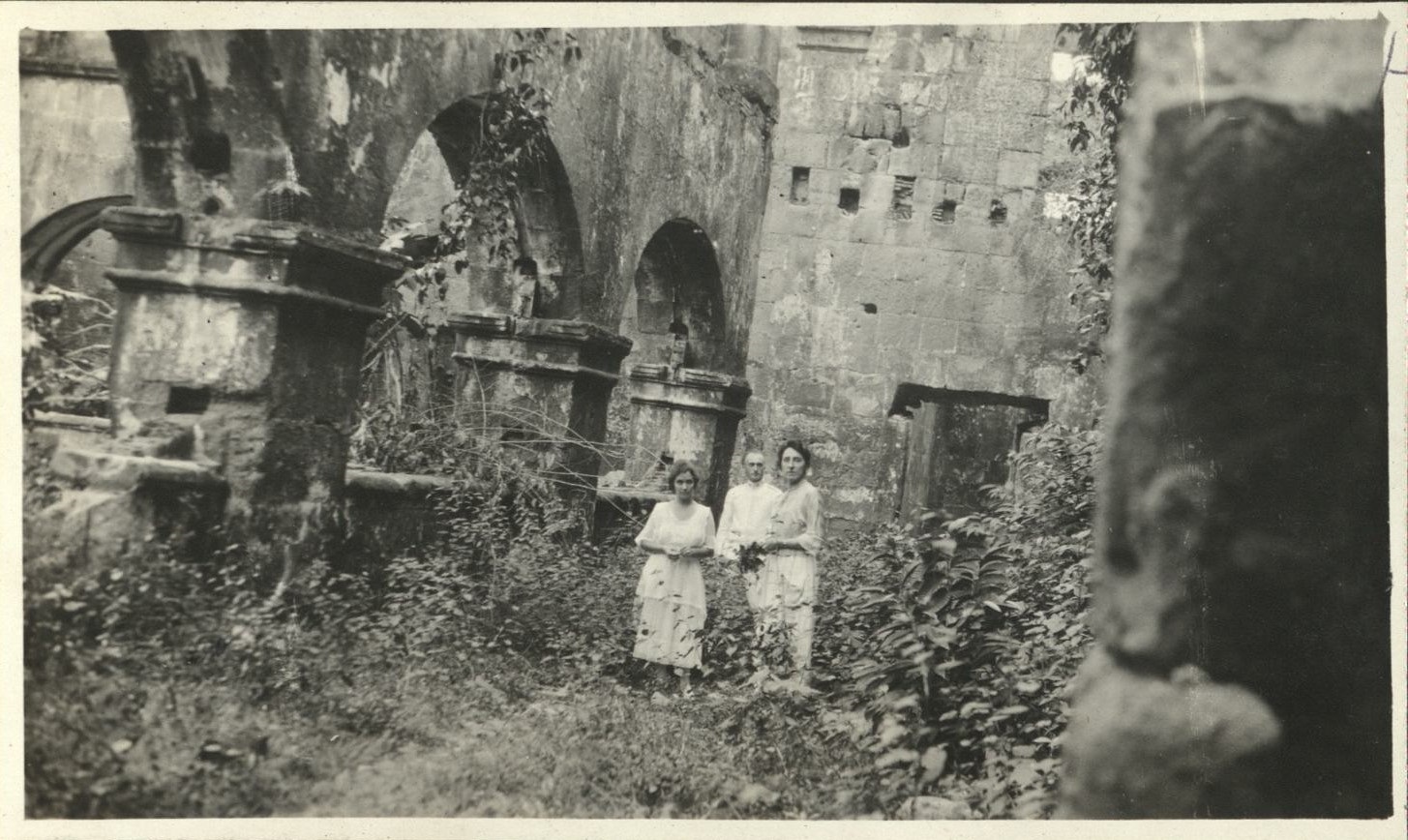 [Untitled – Guadalupe – Makati, cathedral ruins].