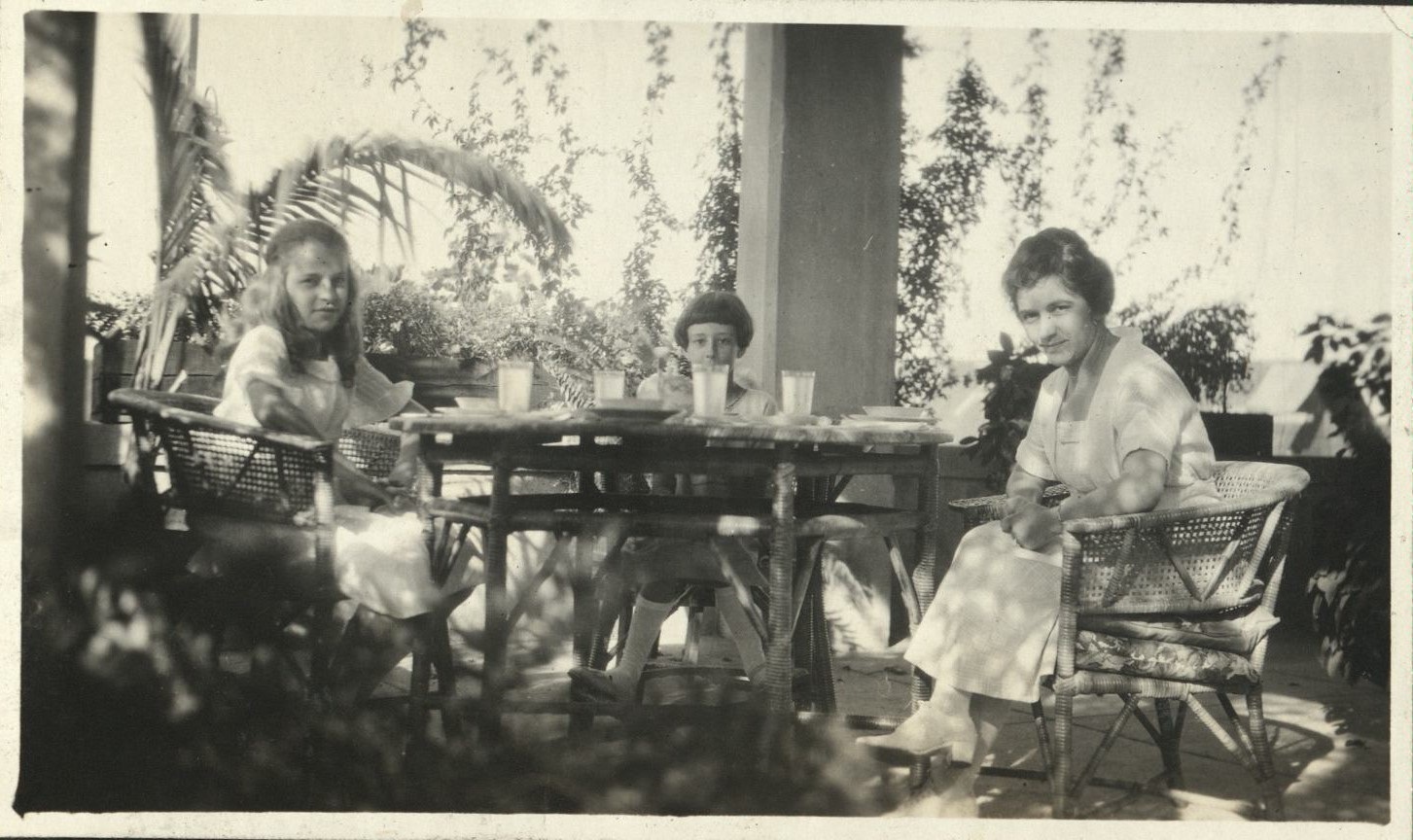 [Untitled – Dorothy & Helen Rayner at dining table].