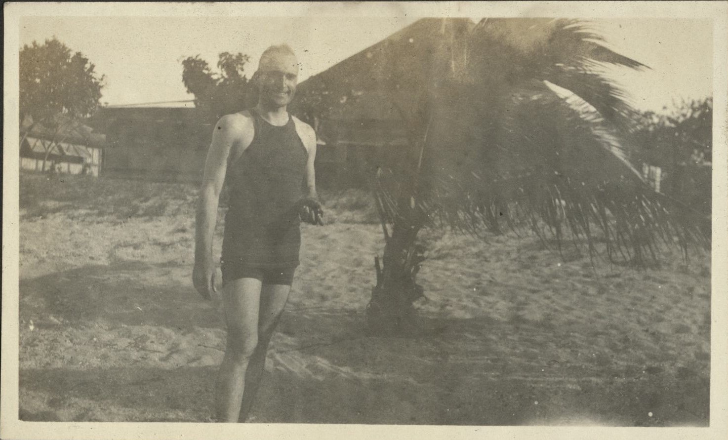 [Untitled – American officer in swimsuit on the beach. Fort Wint, Grande Island?].