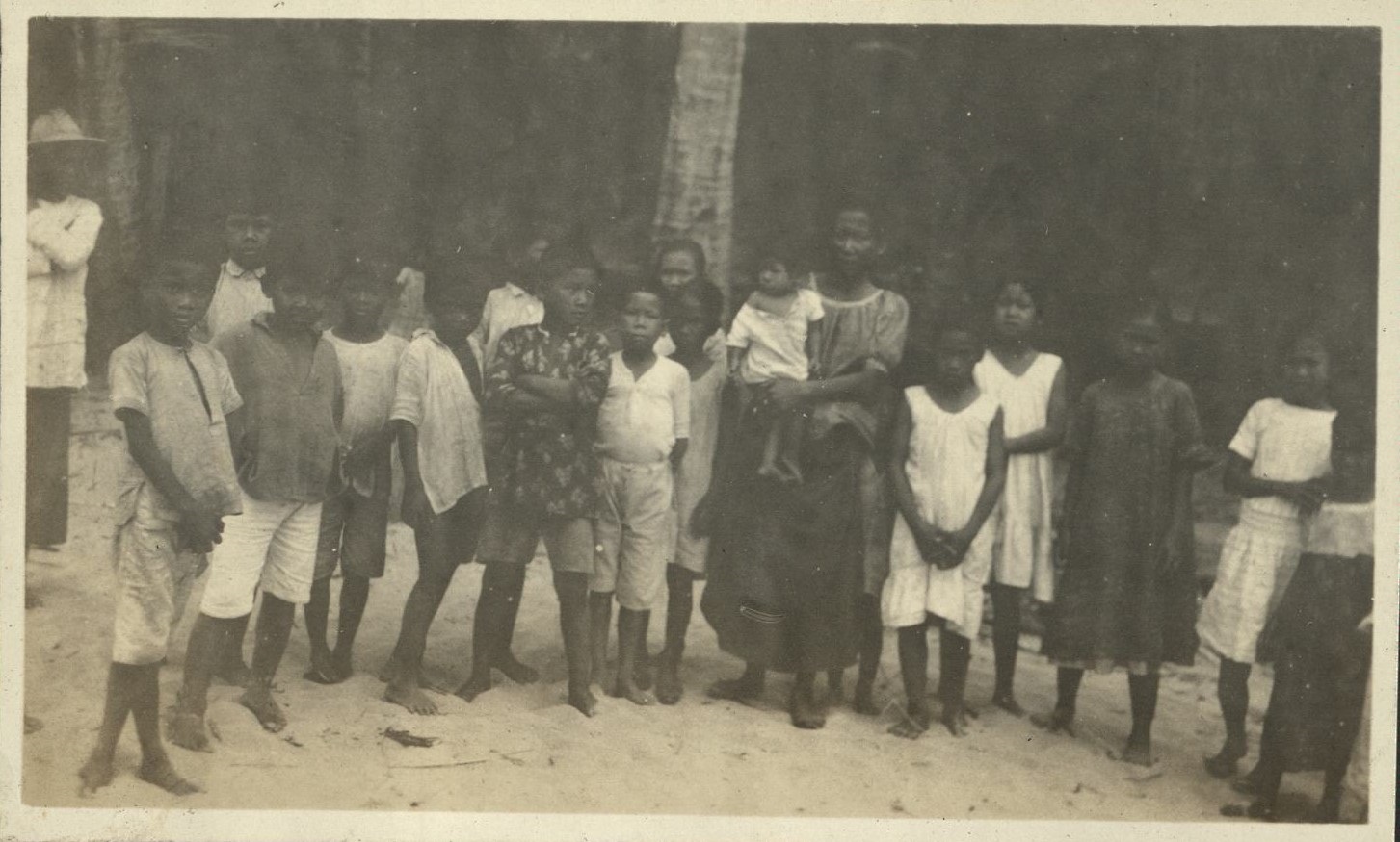 [Untitled – Filipino boys and girls, at Mabayo, Bataan?].