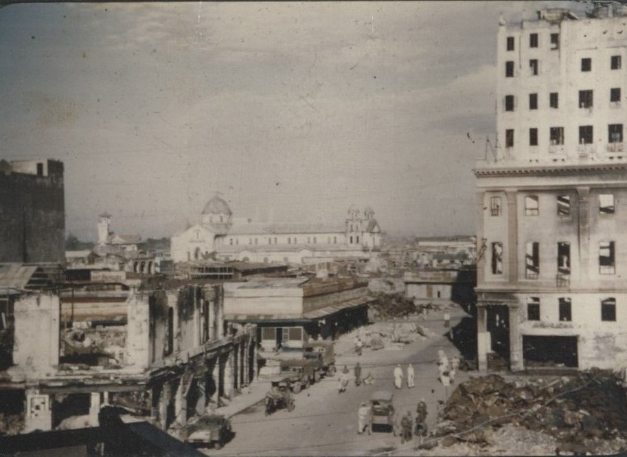 [Untitled – Quiapo war damage: Hotel Great Eastern and Quiapo Church].