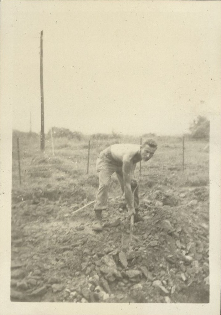 [Untitled – American soldier shoveling].