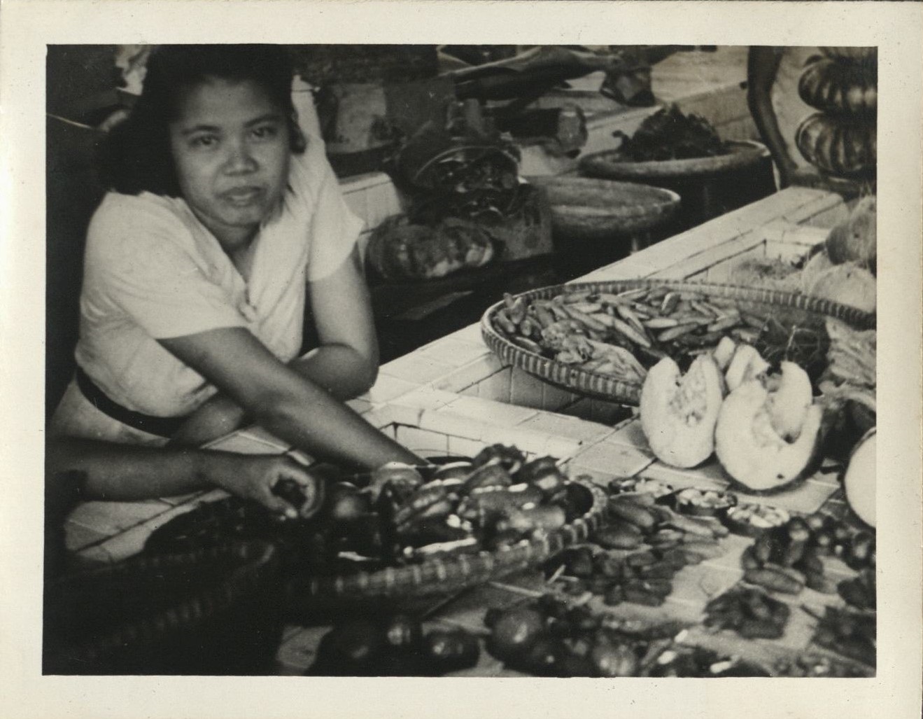 [Untitled – Filipina at a vegetable shop].