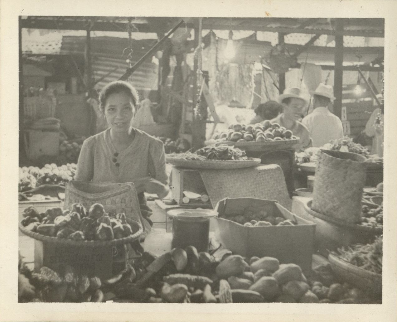 [Untitled – Filipina at a vegetable shop].