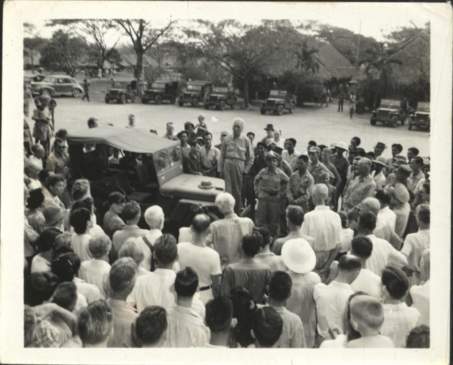 [Untitled – Philippine president Sergio Osmena speaks to crowd of freed detainees, Santo Tomas Internment Camp].