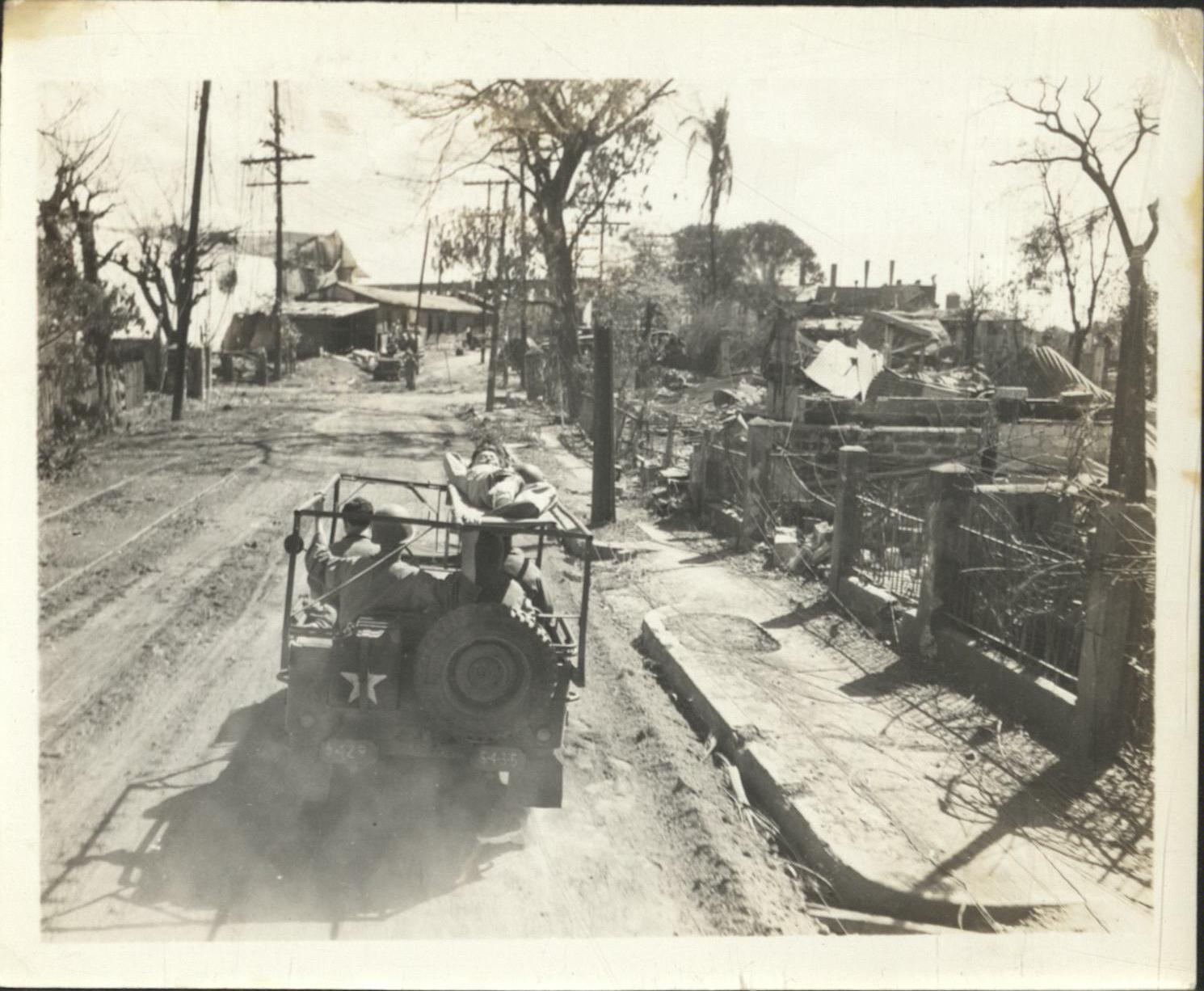 [Untitled – Soldiers in jeep evacuating civilians wounded in Manila during liberation, February 1945].