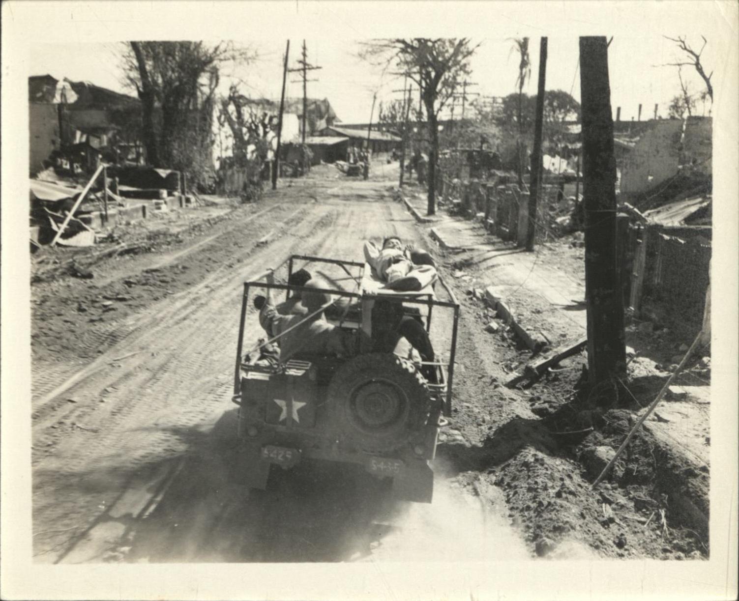 [Untitled – Soldiers in jeep evacuating civilians wounded in Manila during liberation, February 1945].