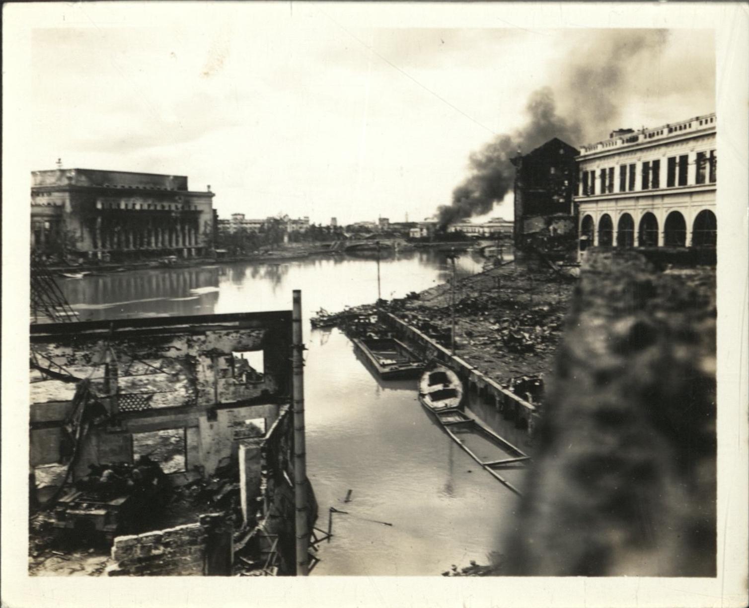 [Untitled – Urban warfare in Manila during liberation, across Pasig toward post office, February 1945].
