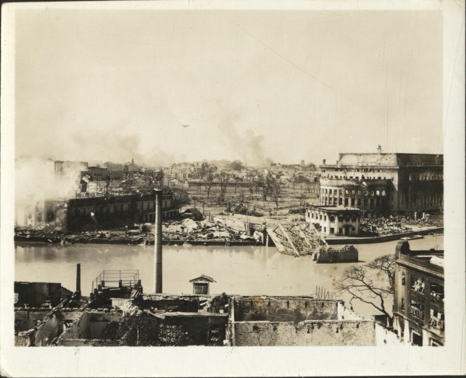 [Untitled – Urban warfare in Manila during liberation, across Pasig toward post office and ice plant, February 1945].
