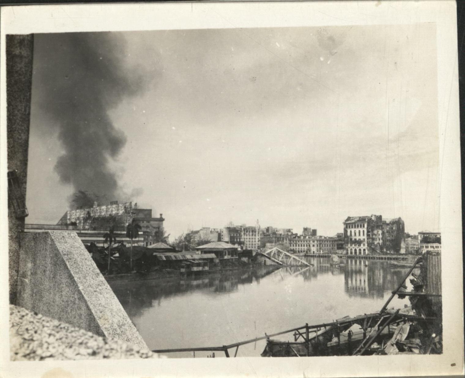 [Untitled – Urban warfare in Manila during liberation, buildings burning across Pasig, February 1945].