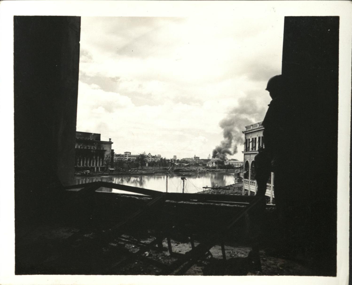 [Untitled – Urban warfare in Manila during liberation: The assualt on Intramuros, February 1945].