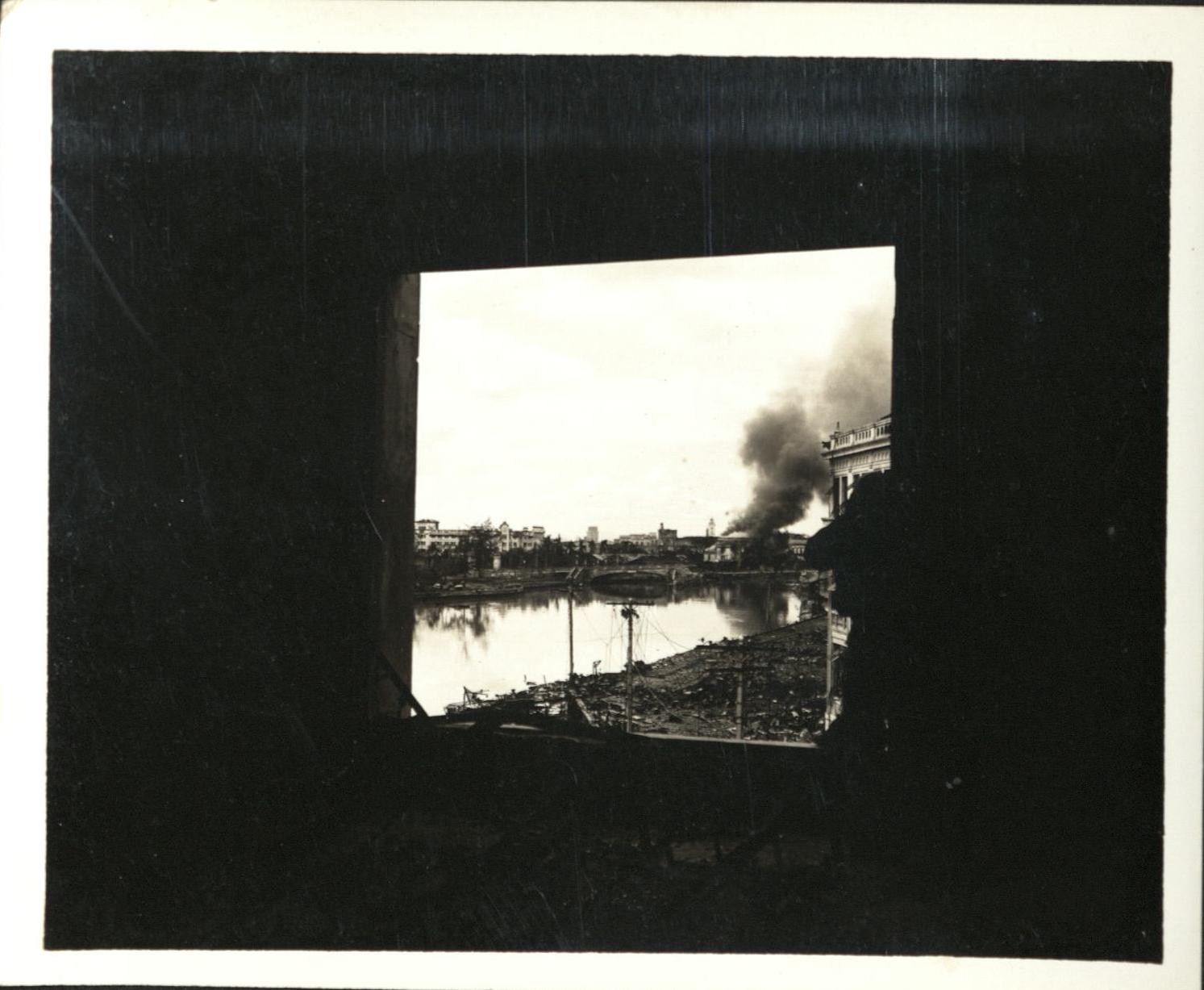 [Untitled – Urban warfare in Manila during liberation: The assualt on Intramuros, February 1945].