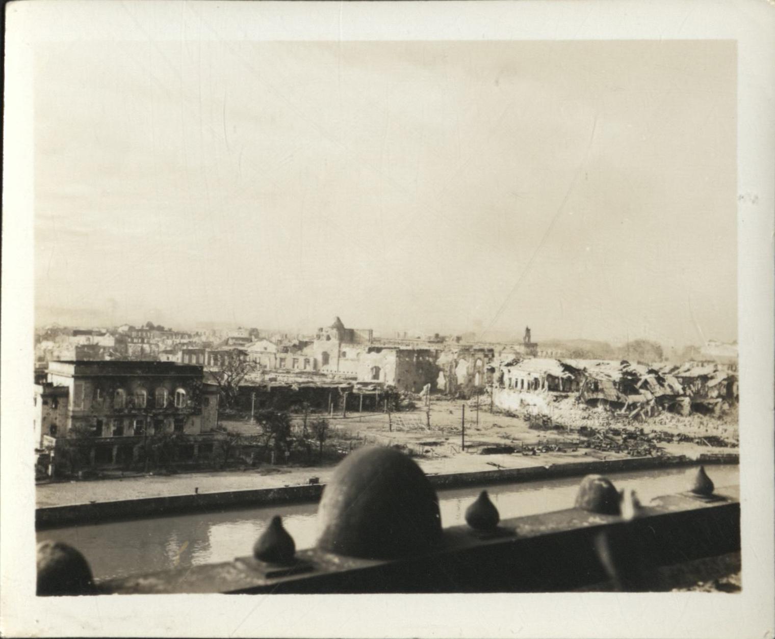 [Untitled – Urban warfare in Manila during liberation: The assualt on Intramuros, February 1945].