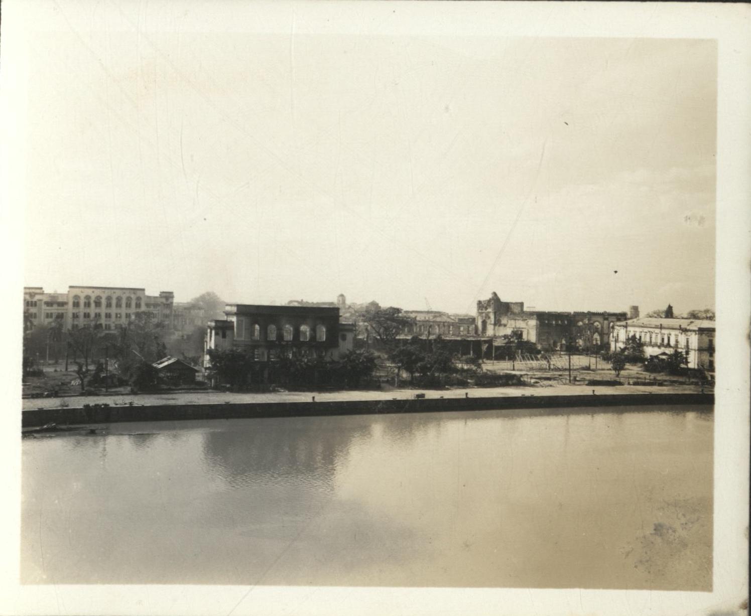 [Untitled – Urban warfare in Manila during liberation: The assualt on Intramuros, February 1945].