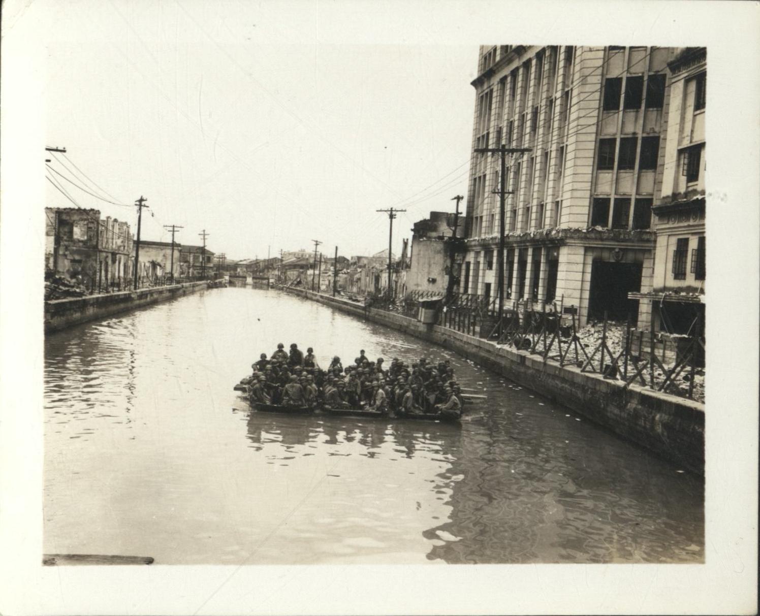 [Untitled – Urban warfare in Manila during liberation: The assualt on Intramuros, February 1945].